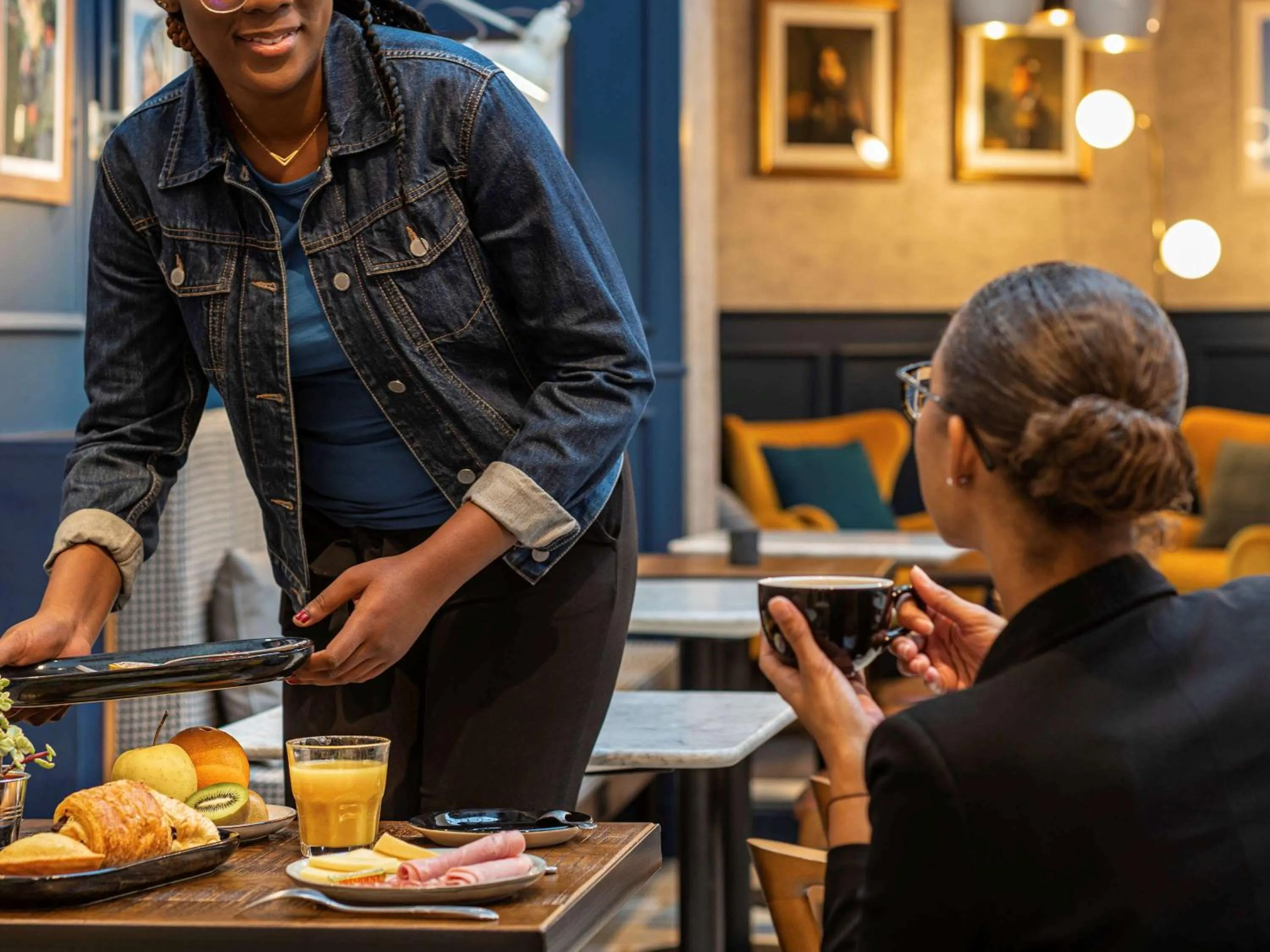 Restaurant/places to eat in ibis Paris Grands Boulevards Opéra 9e