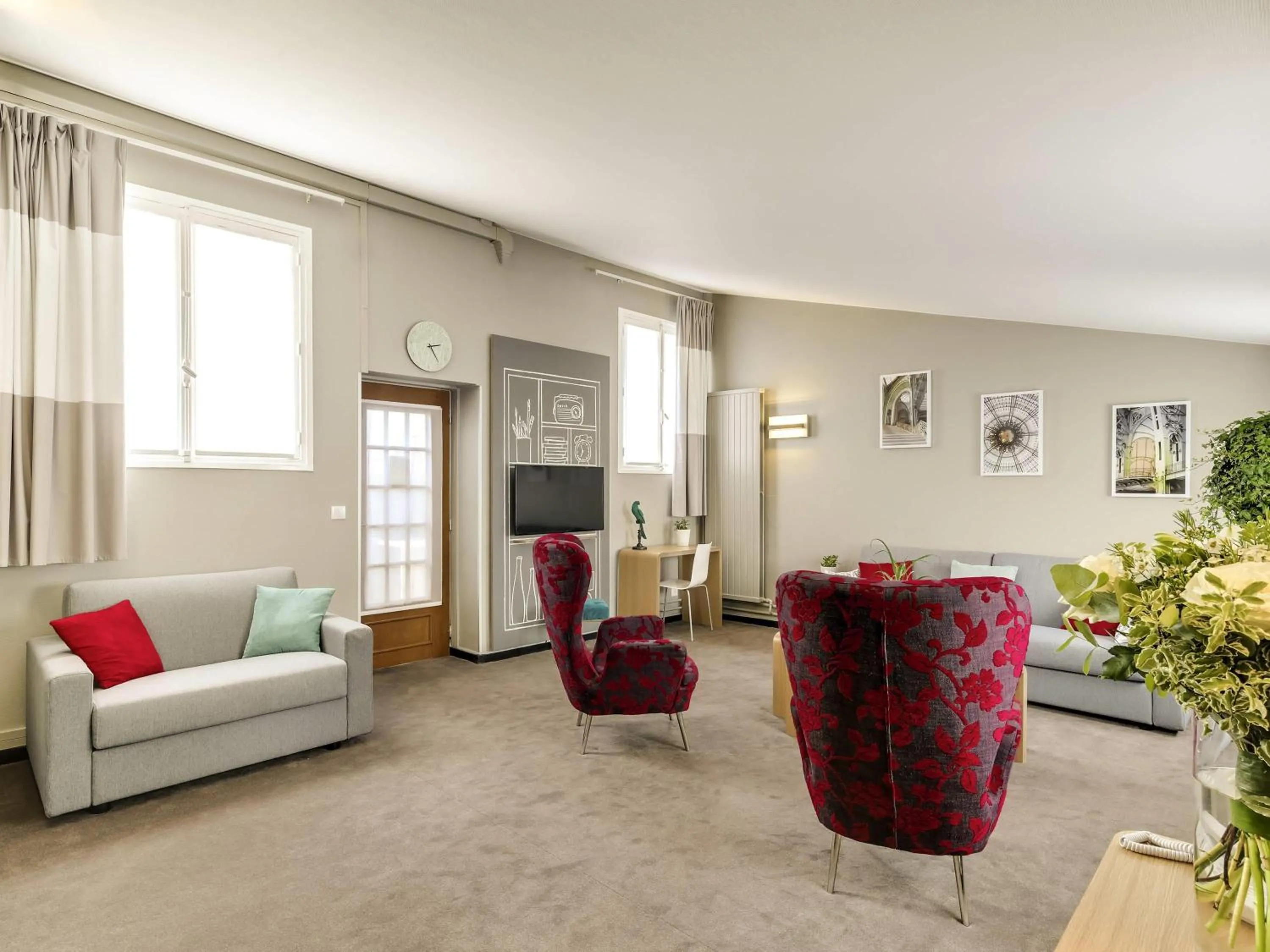 Bedroom in ibis Paris Grands Boulevards Opéra 9e