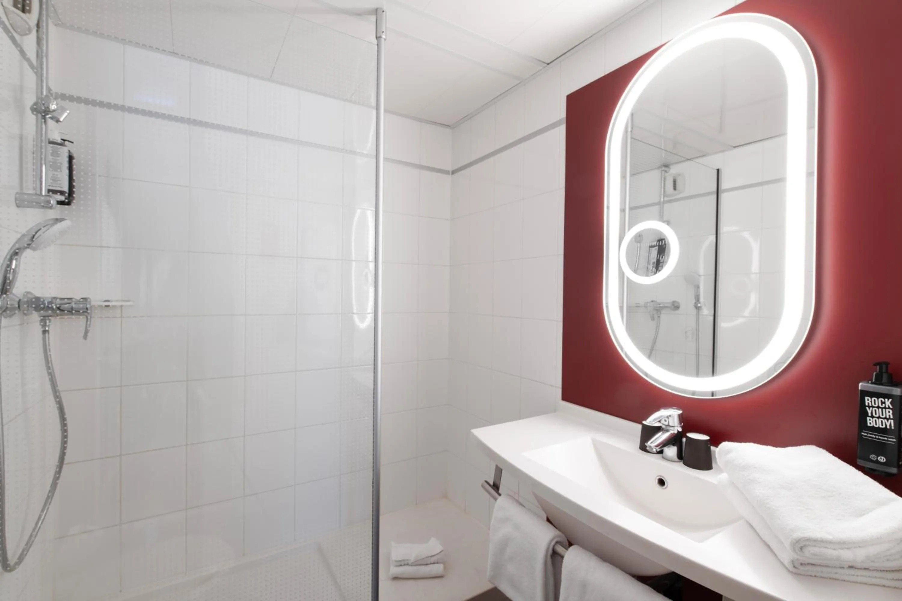 Bathroom in ibis Paris Grands Boulevards Opéra 9e