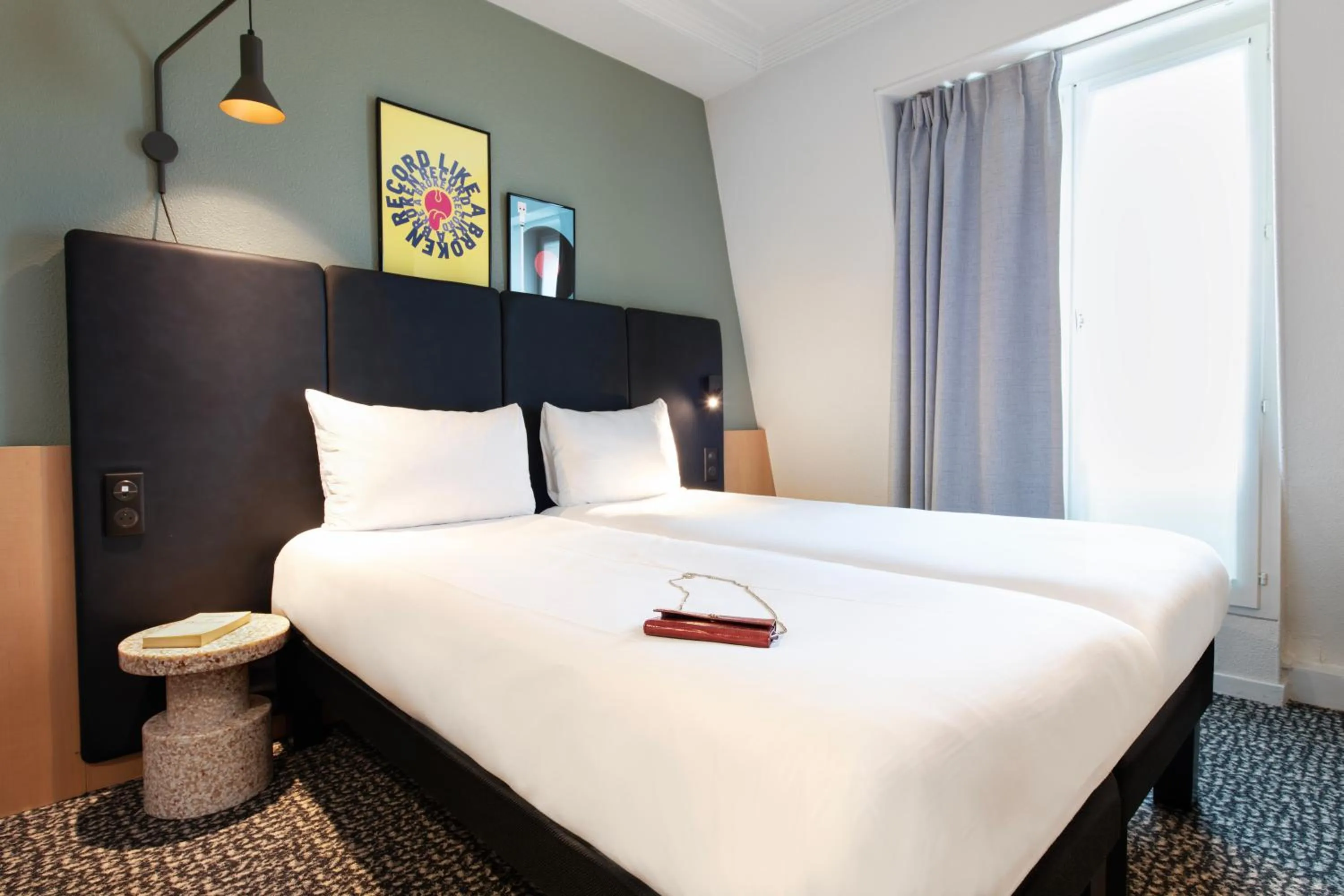 Bed in ibis Paris Grands Boulevards Opéra 9e