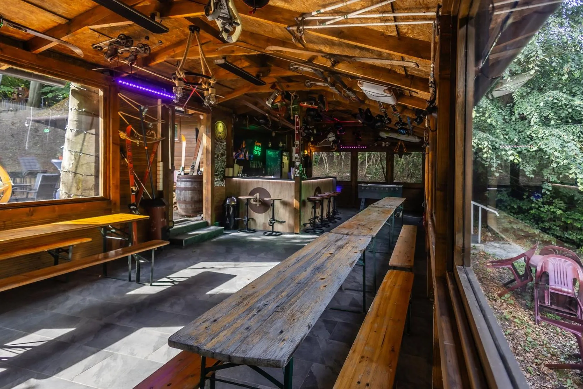 Lounge or bar in 4 Évszak Hegyihotel