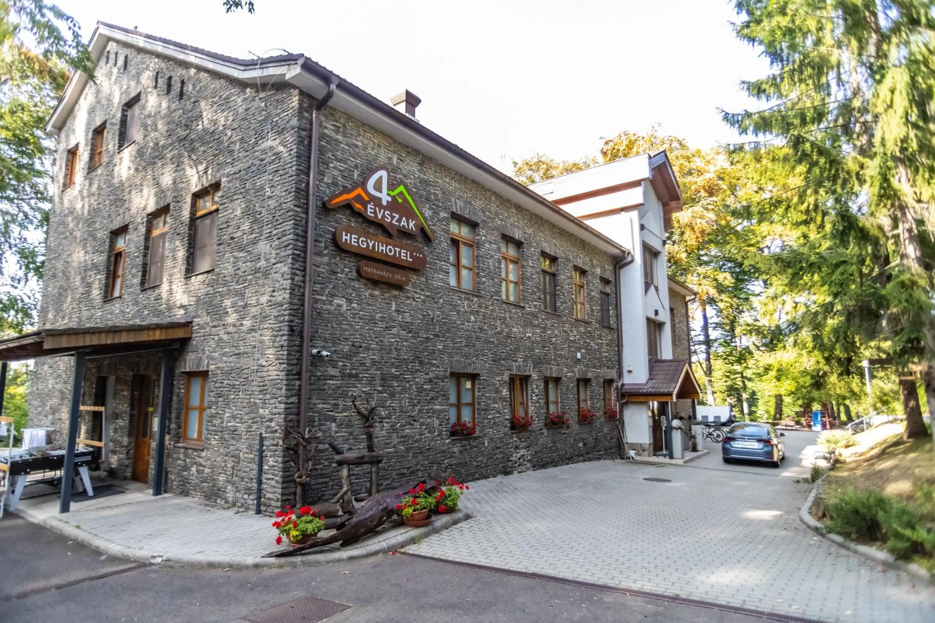 Property building in 4 Évszak Hegyihotel