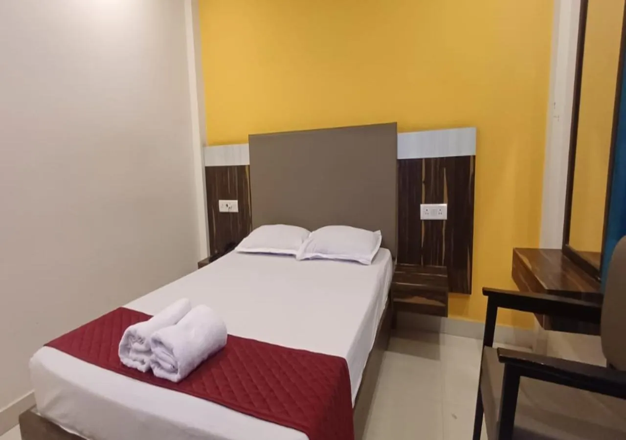 Bedroom, Bed in MM Park Inn