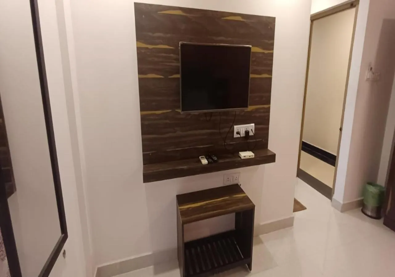 TV and multimedia in MM Park Inn