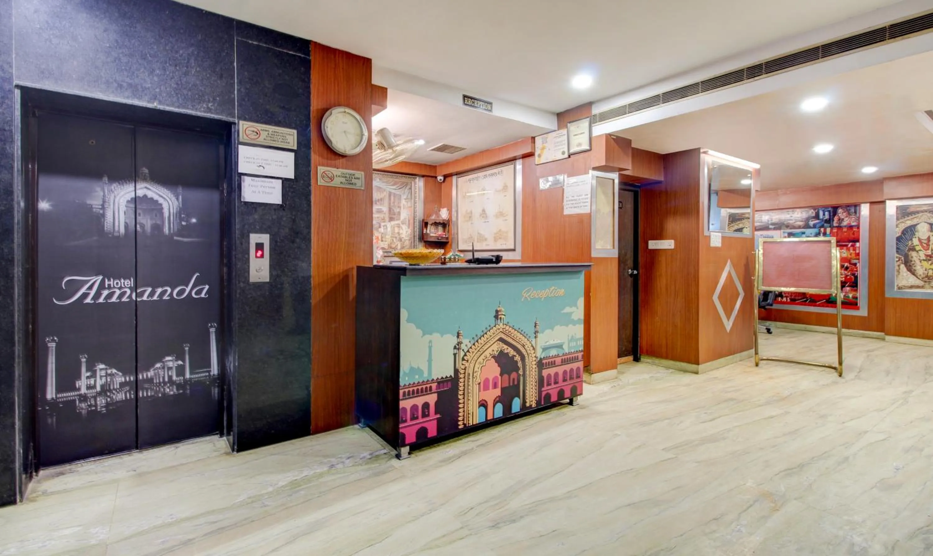 Property building in Hotel Amanda