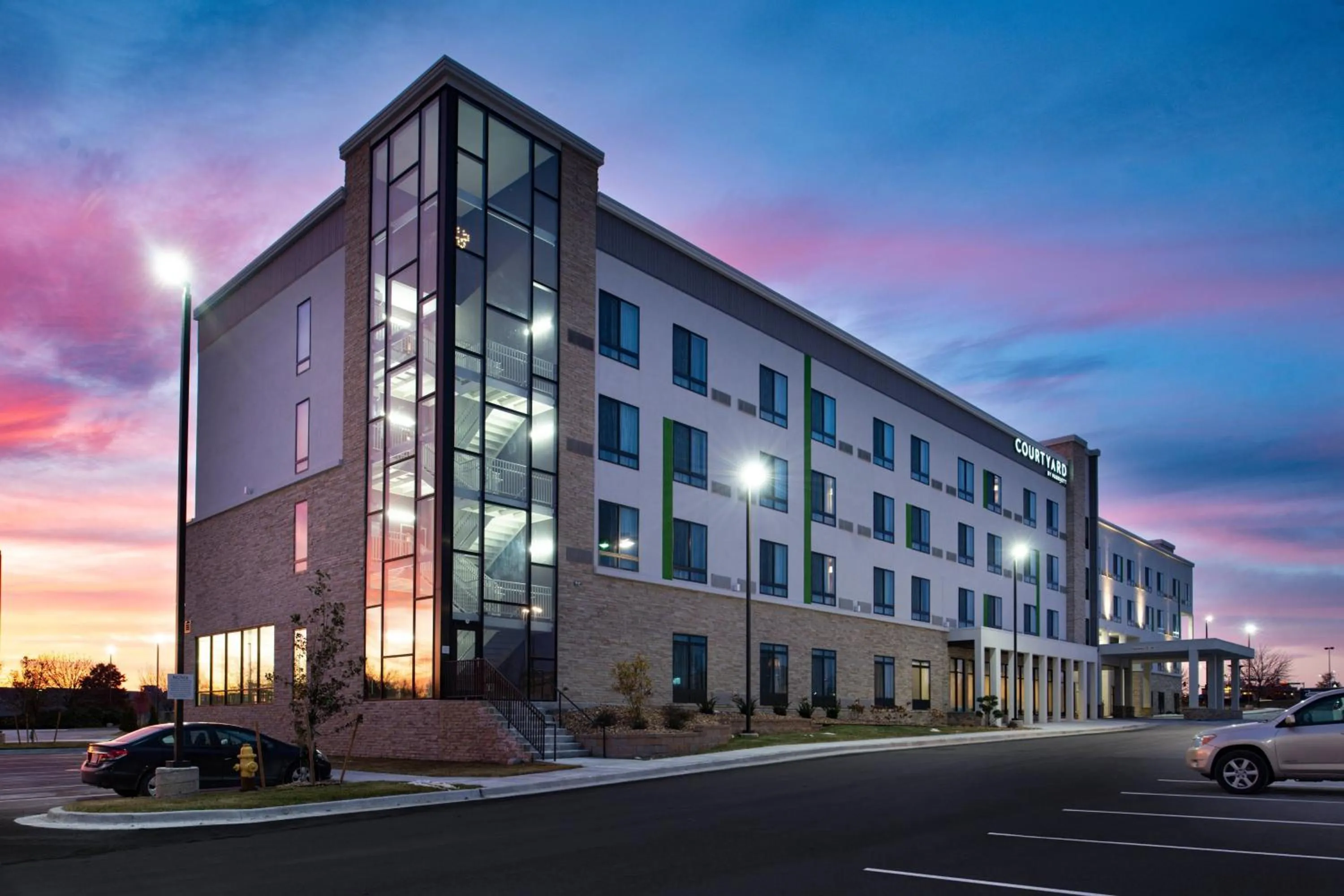 Property building in Courtyard Kansas City Olathe