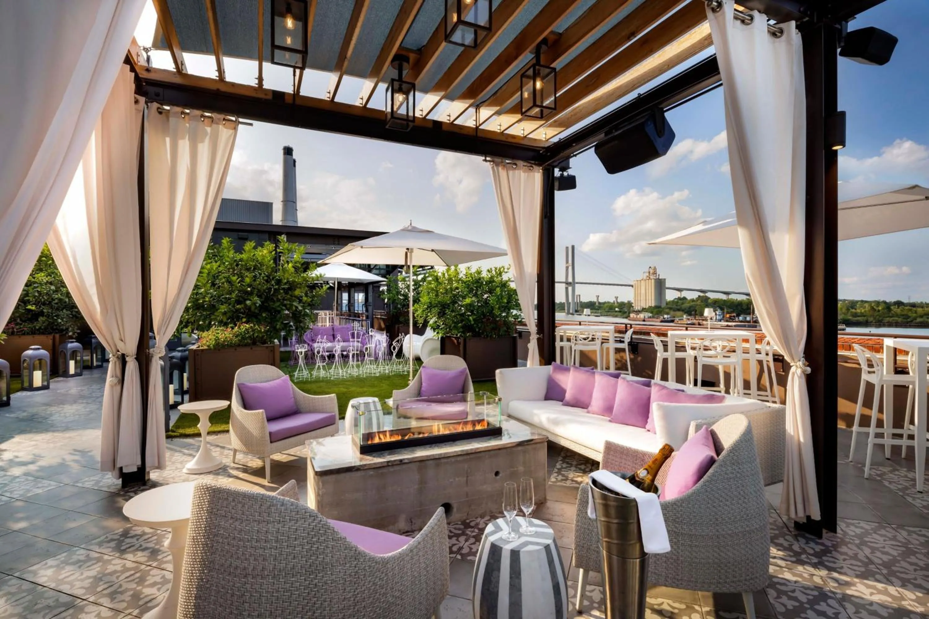 Restaurant/places to eat in JW Marriott Savannah Plant Riverside District