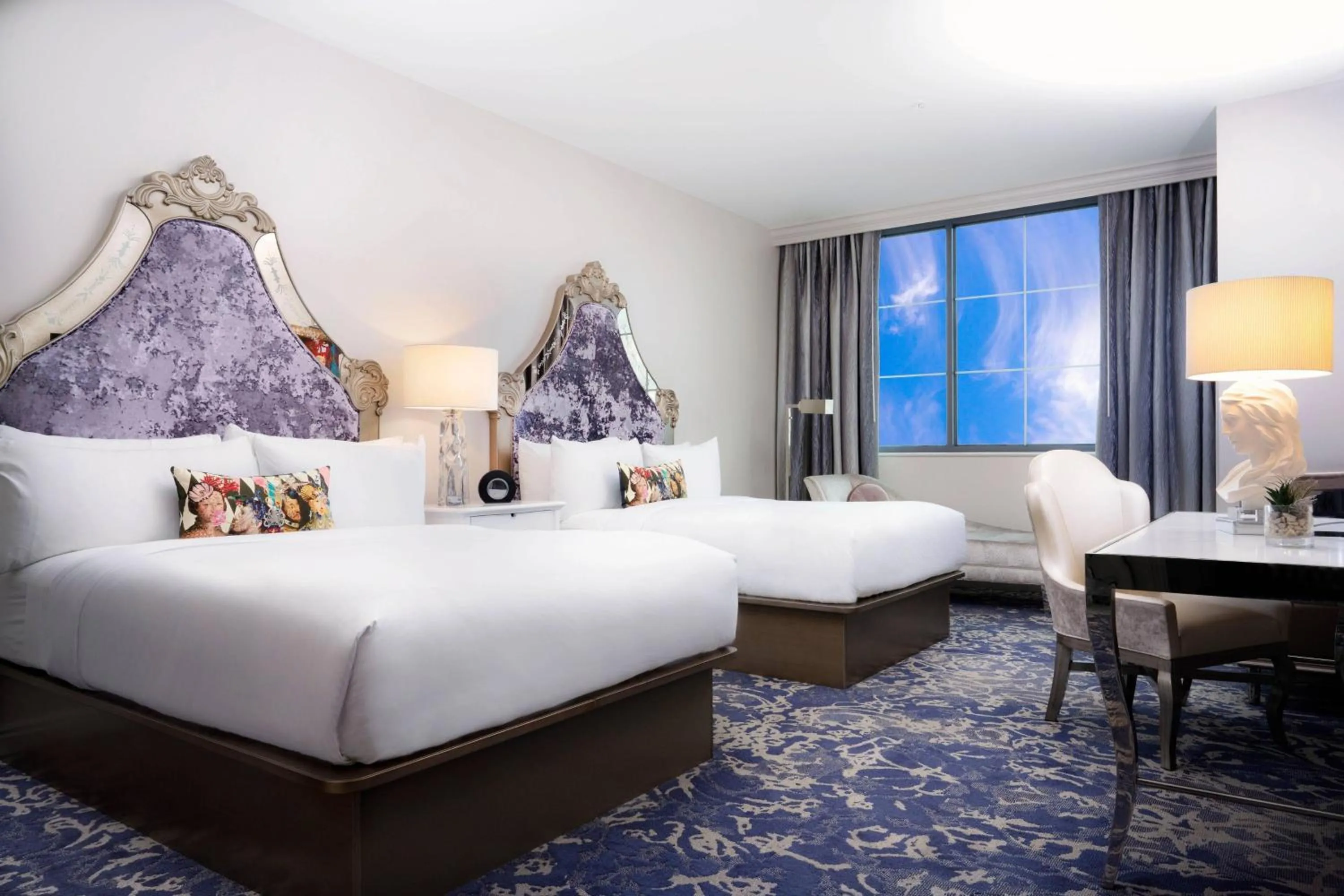 Photo of the whole room, Bed in JW Marriott Savannah Plant Riverside District