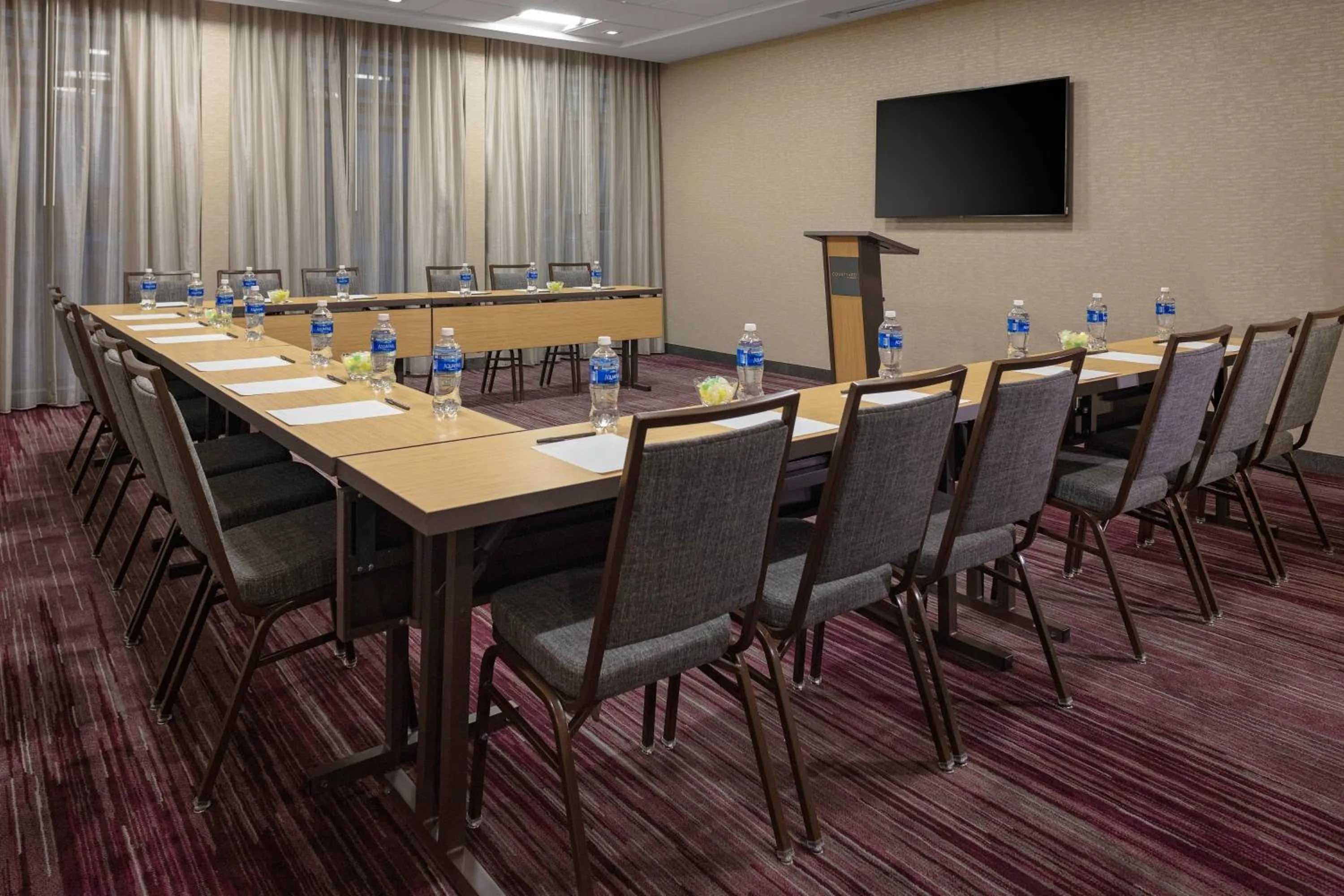 Meeting/conference room in Courtyard Cincinnati Mason