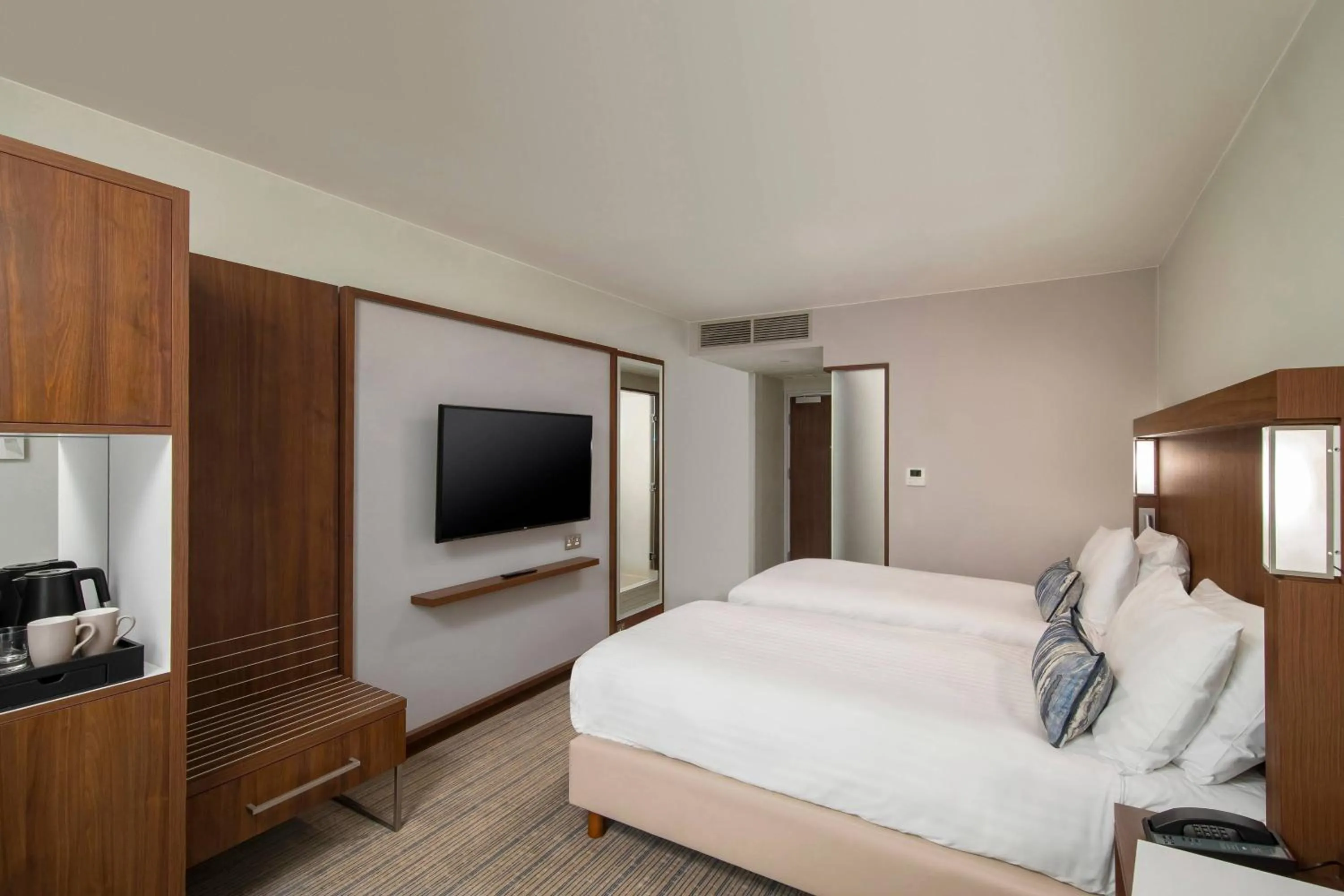 Photo of the whole room, Bed in Courtyard by Marriott Inverness Airport