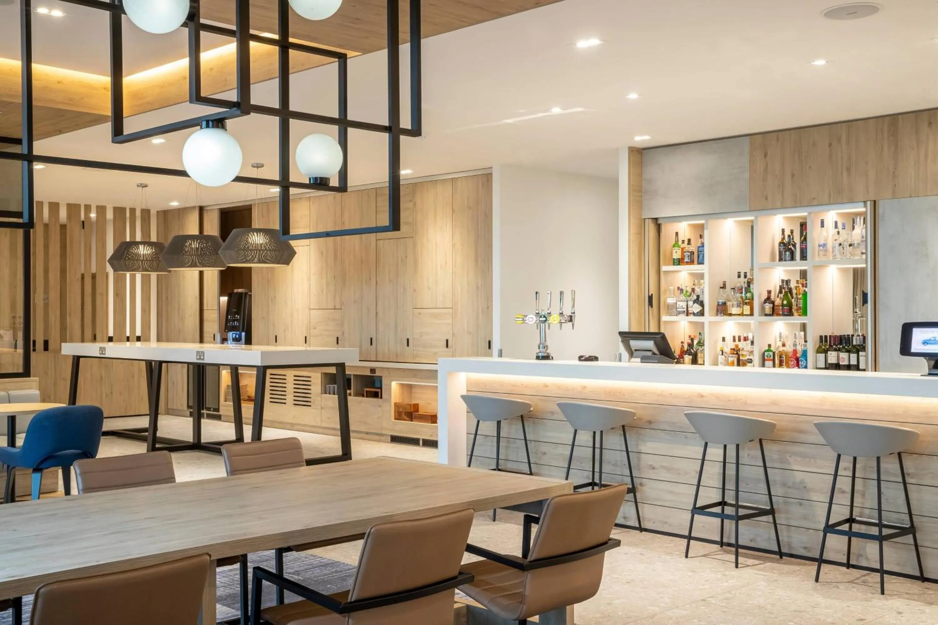 Lounge or bar in Courtyard by Marriott Inverness Airport