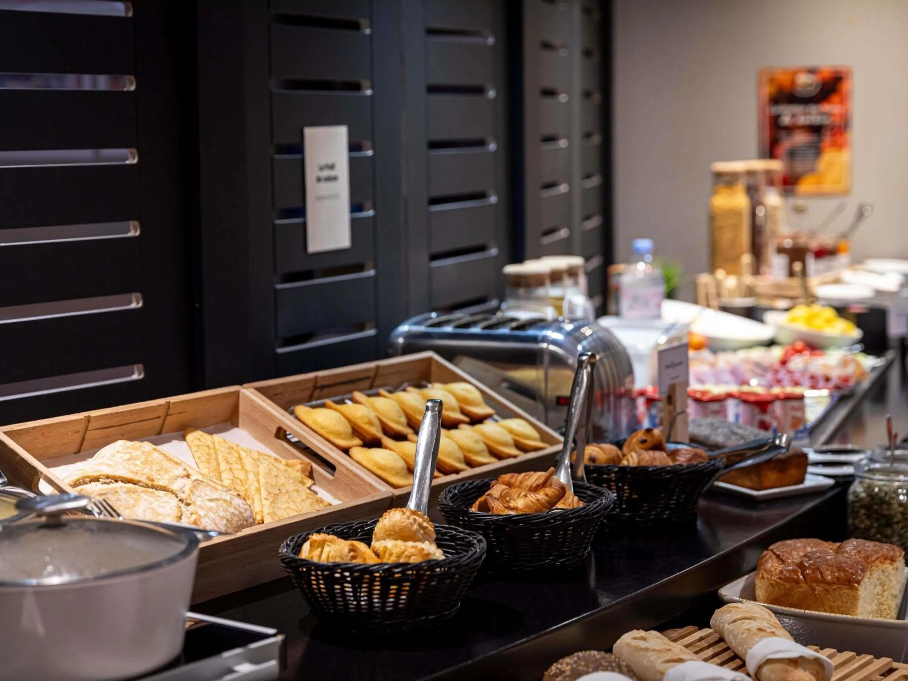 Property building in ibis Daumesnil Porte Doree