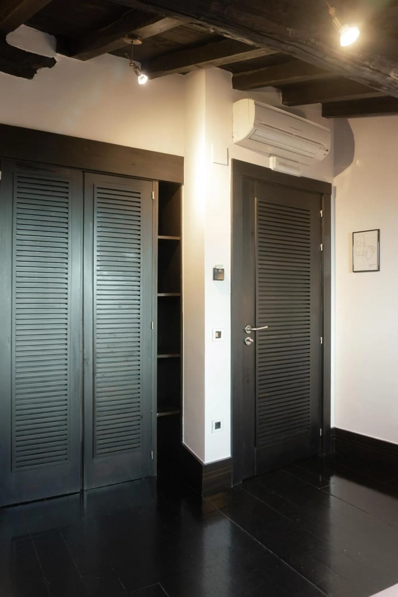 wardrobe in La Plaza