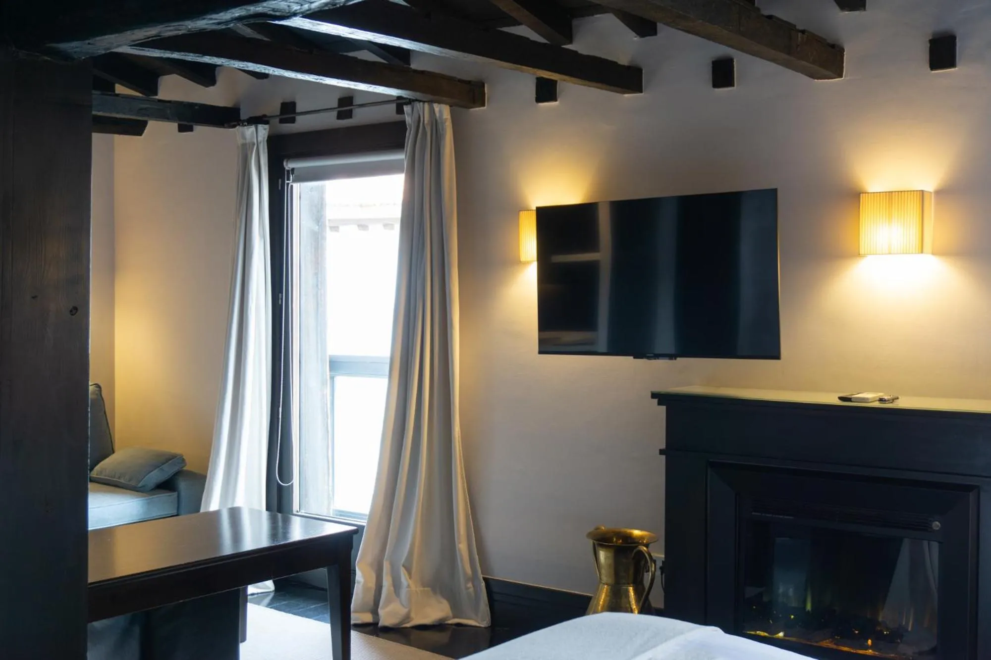 Communal lounge/ TV room, Bed in La Plaza