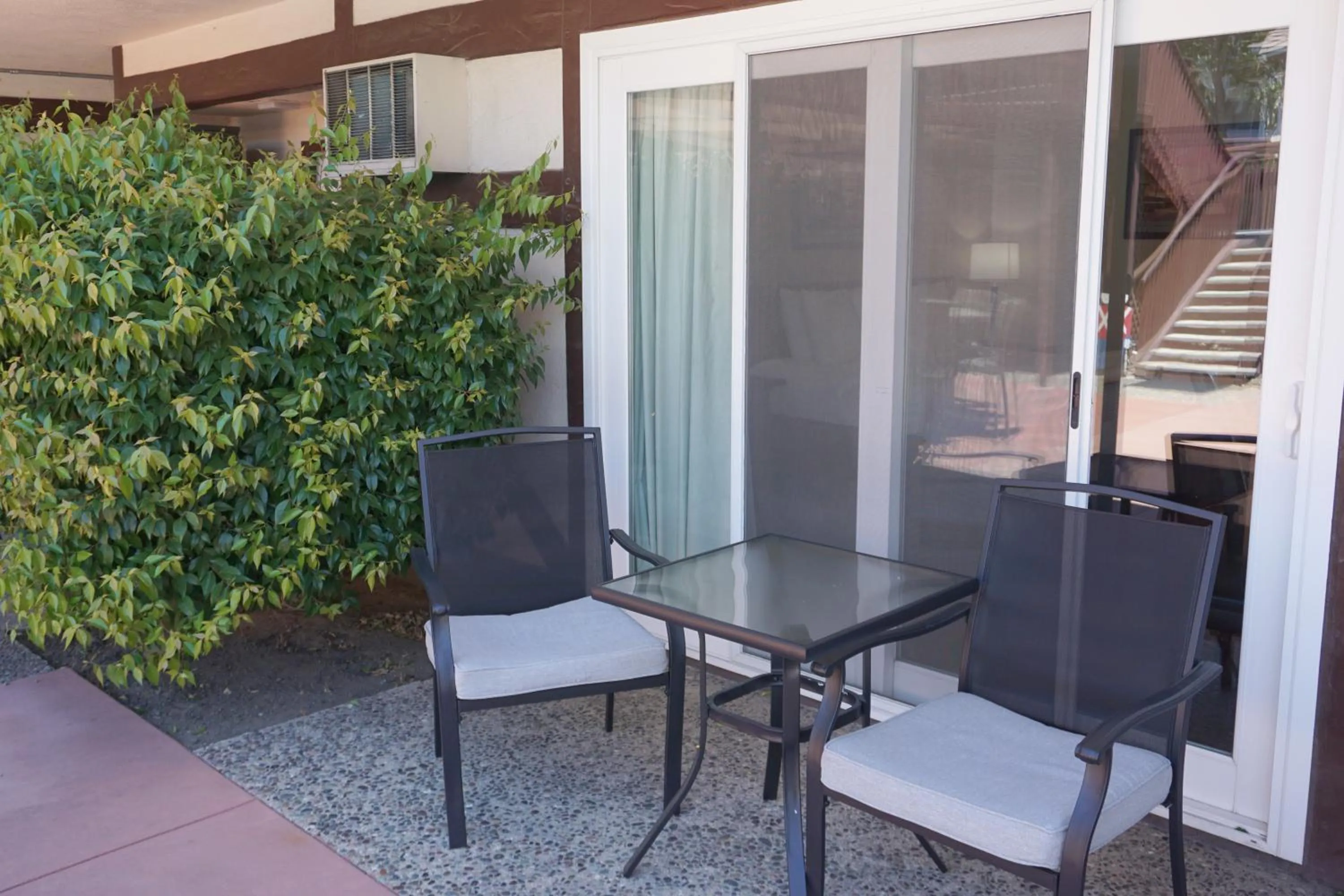 Patio in King Frederik Inn