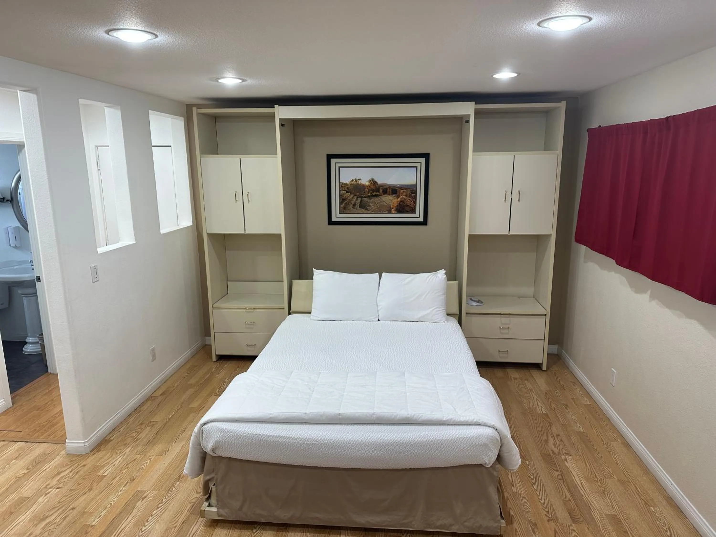 Bedroom, Bed in King Frederik Inn