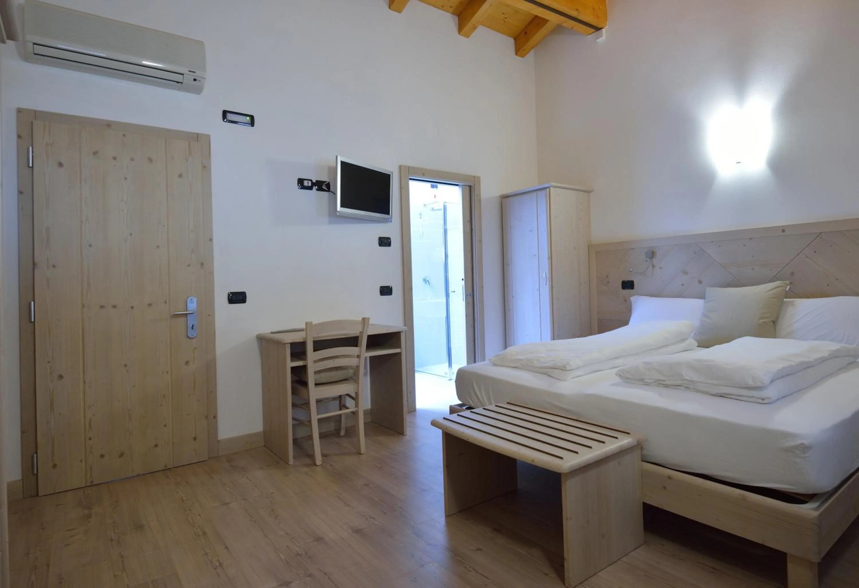 Photo of the whole room, Bed in Ai Vellutai