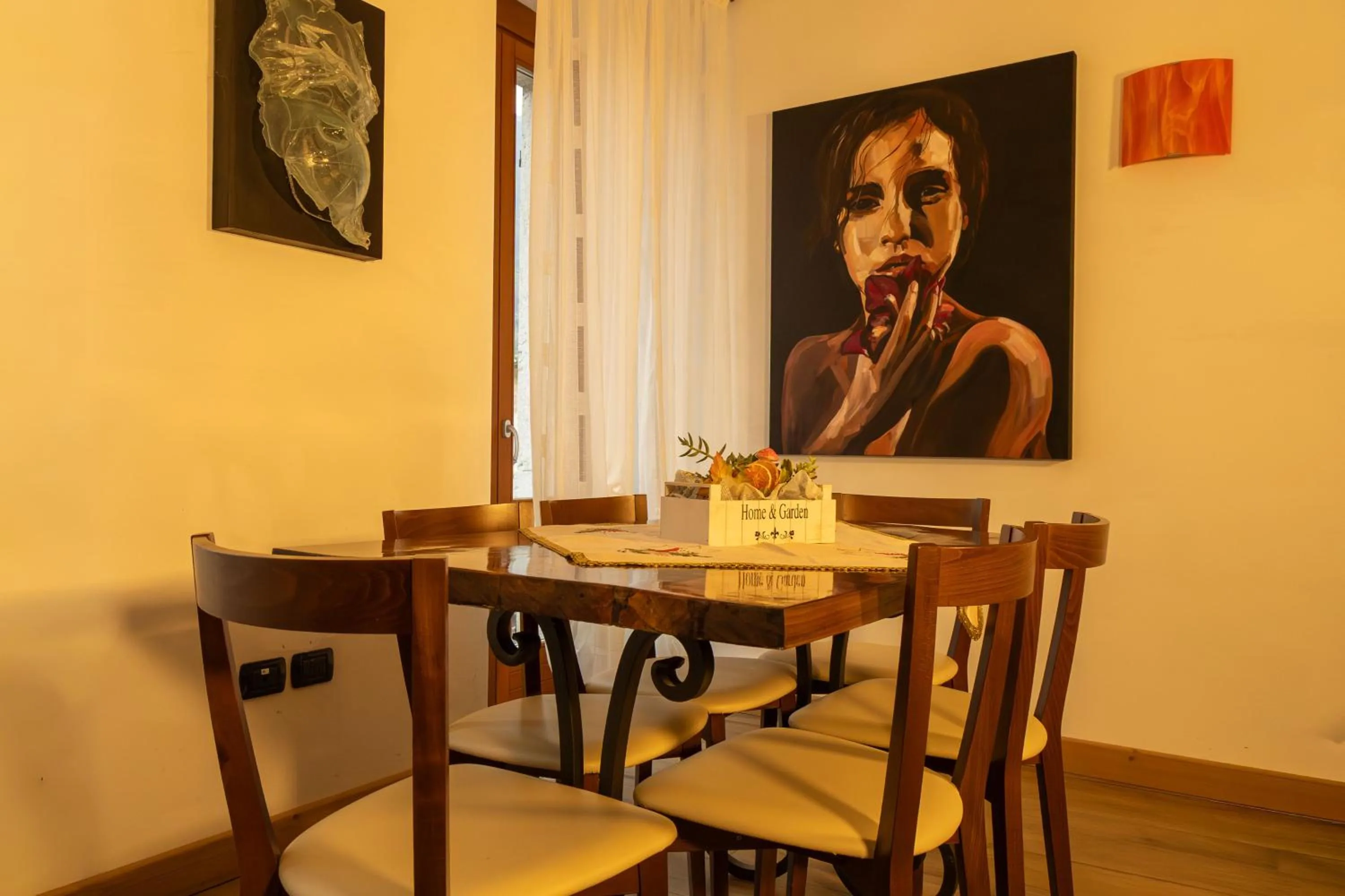 Seating area in Ai Vellutai