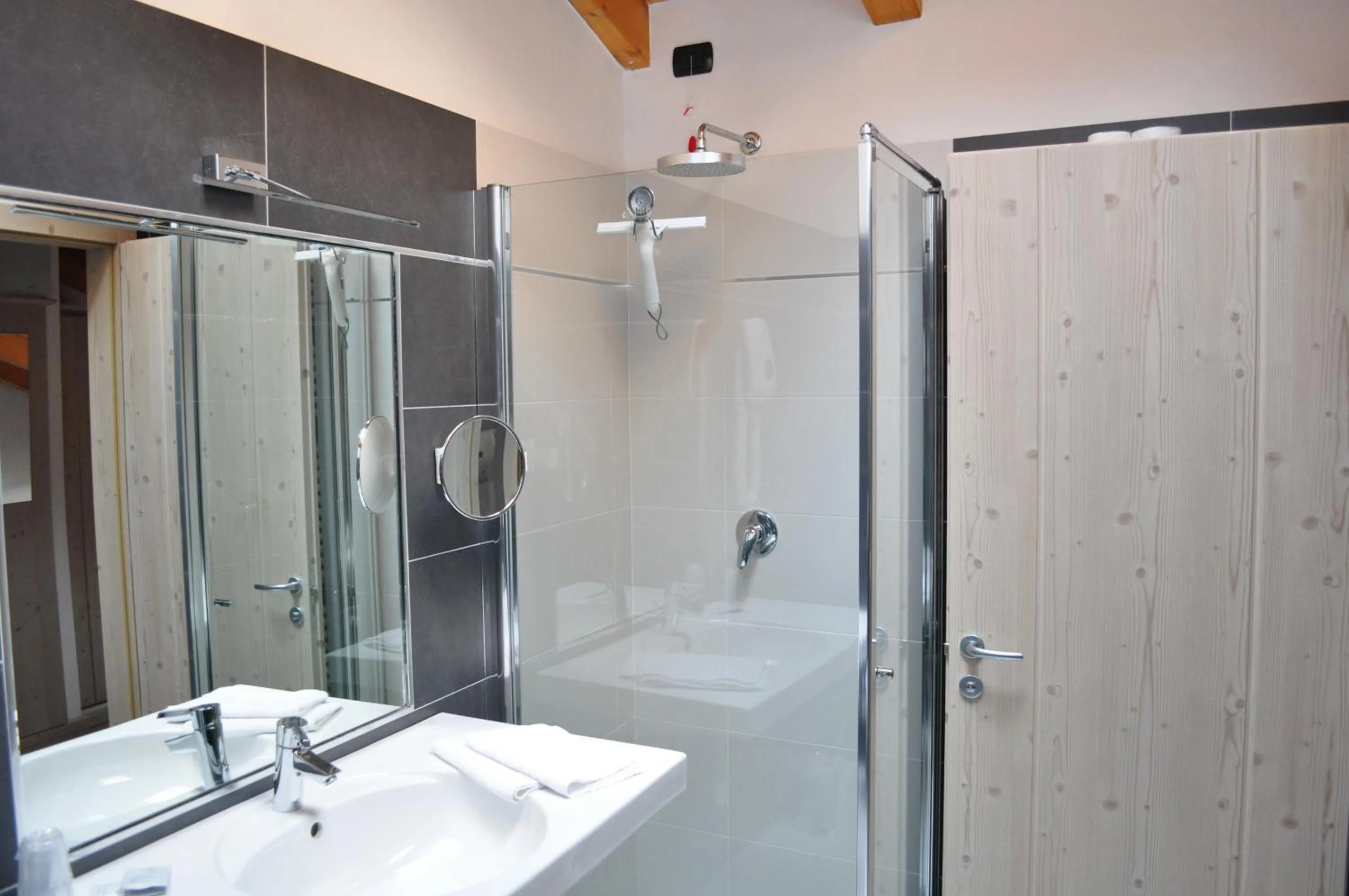 Bathroom in Ai Vellutai