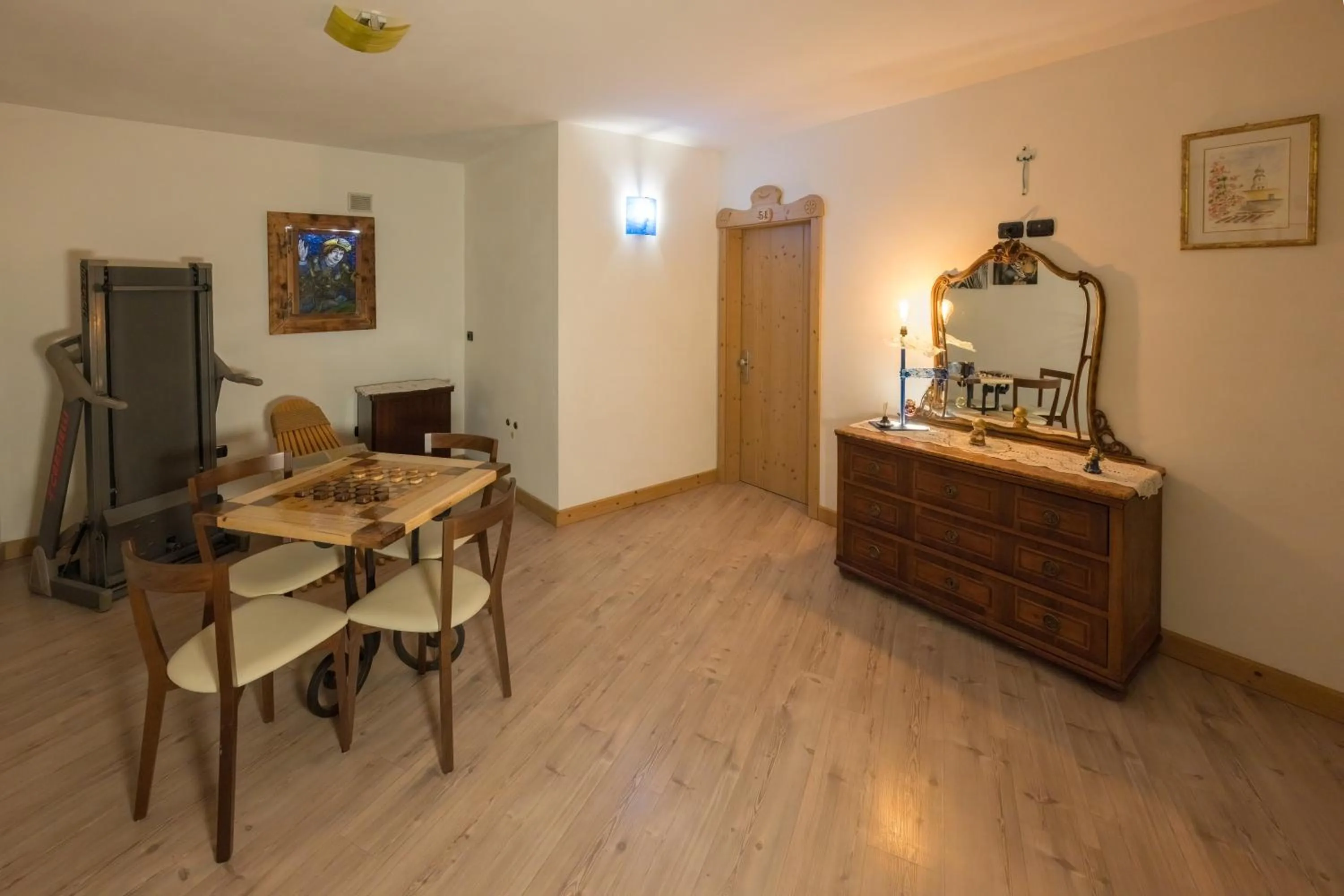 Seating area in Ai Vellutai