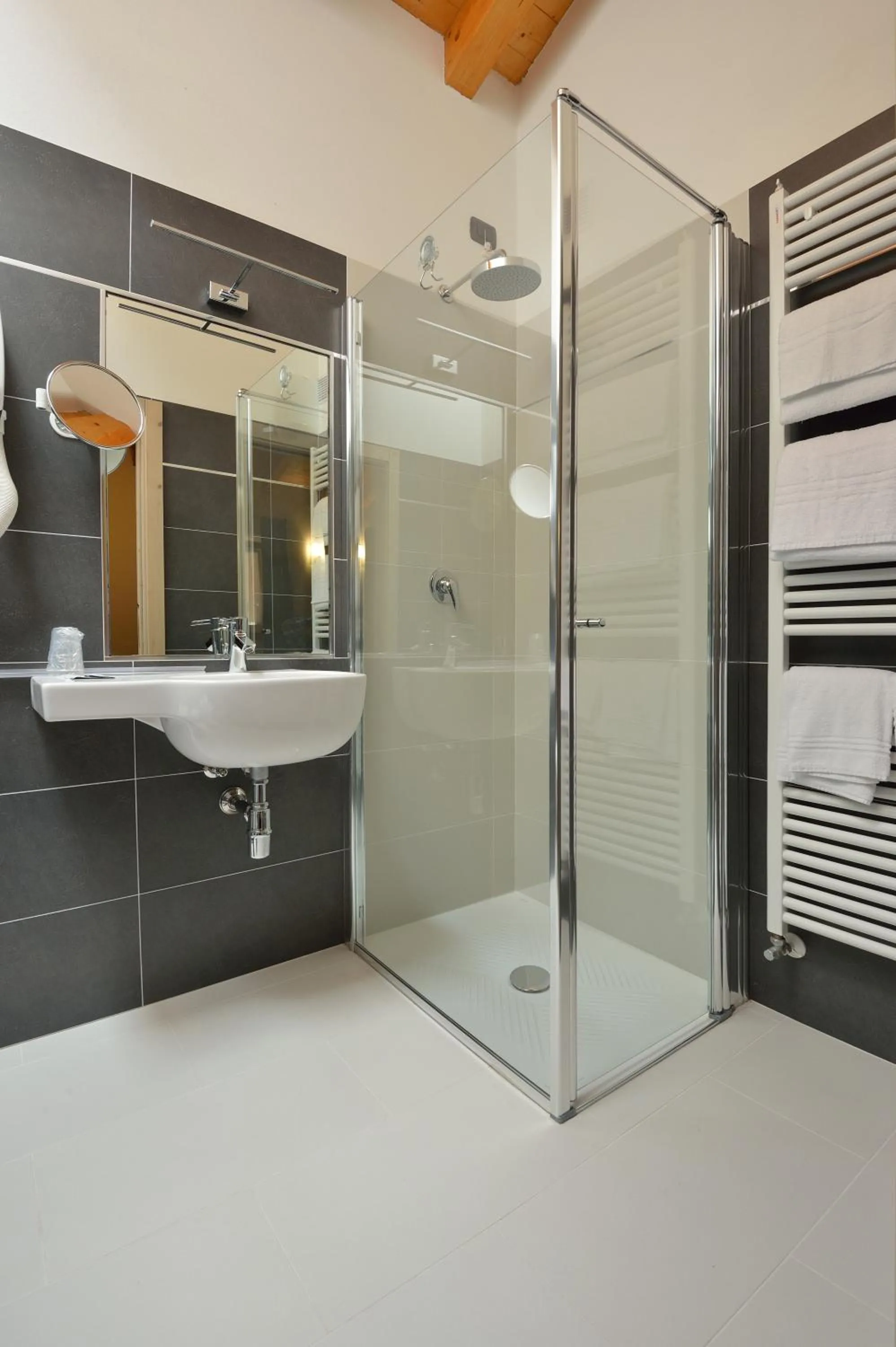 Bathroom in Ai Vellutai