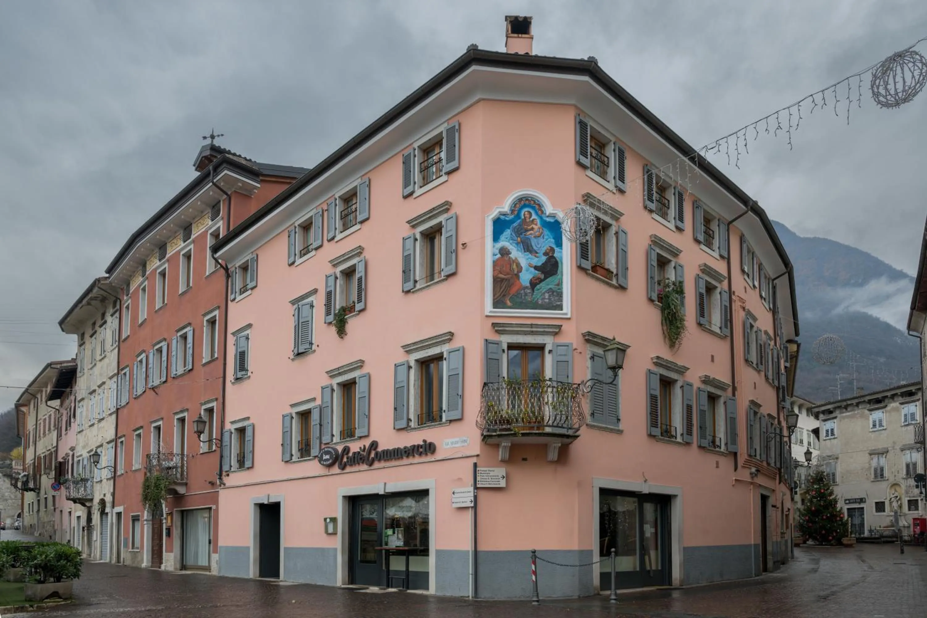 Property building in Ai Vellutai