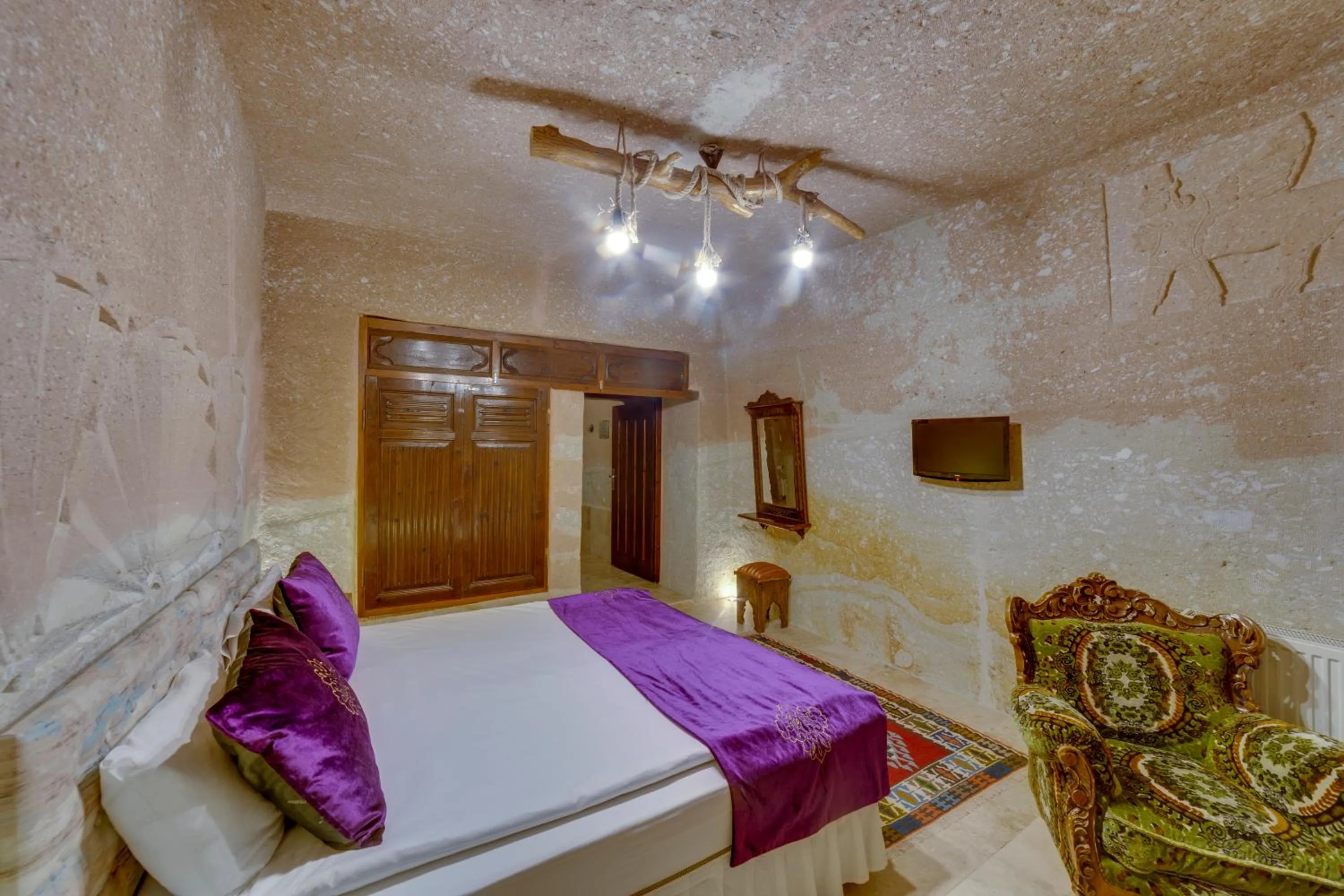 Photo of the whole room, Bed in Cappadocia Abras Cave Hotel
