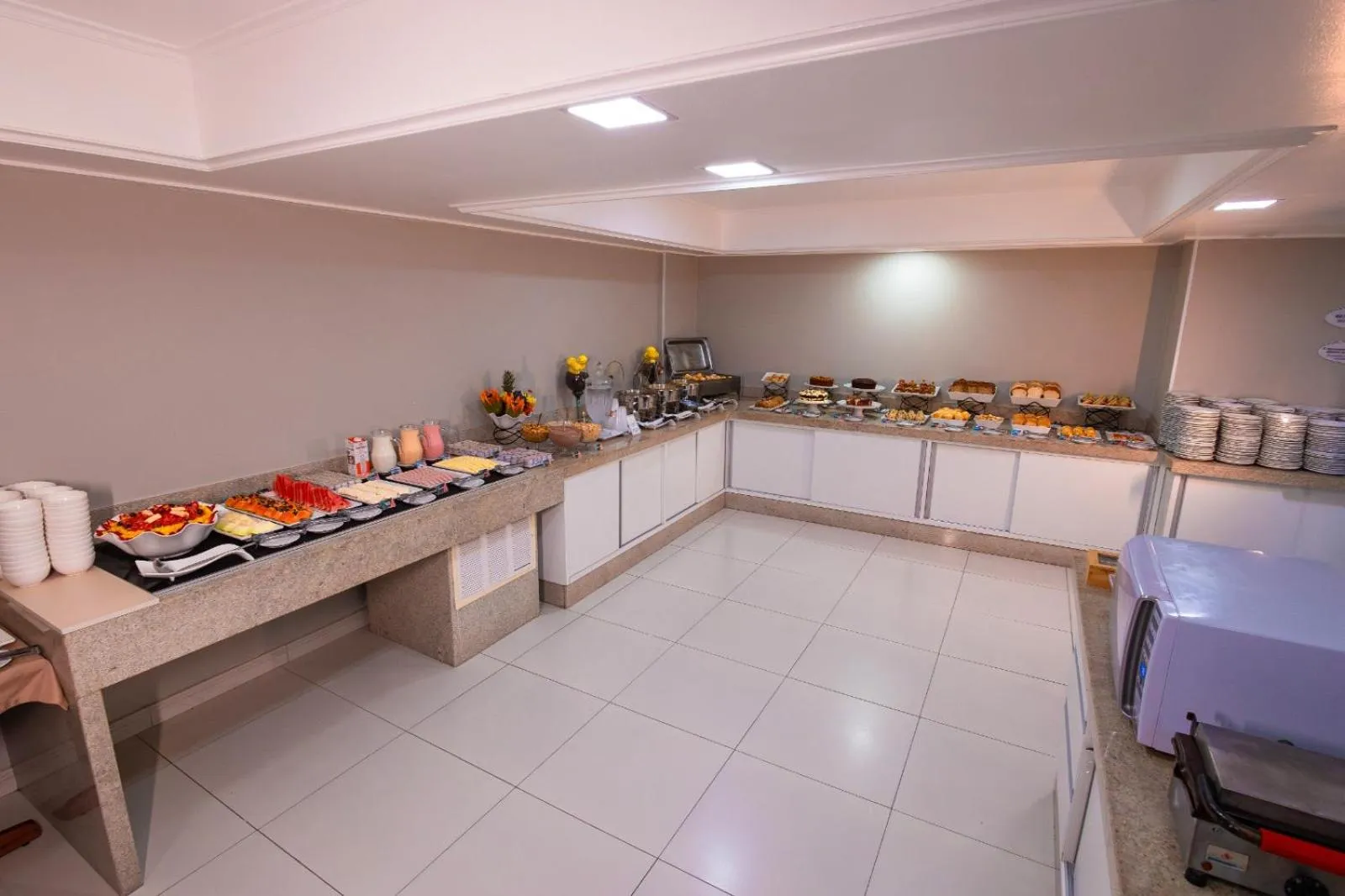 Buffet breakfast in Hotel Açores