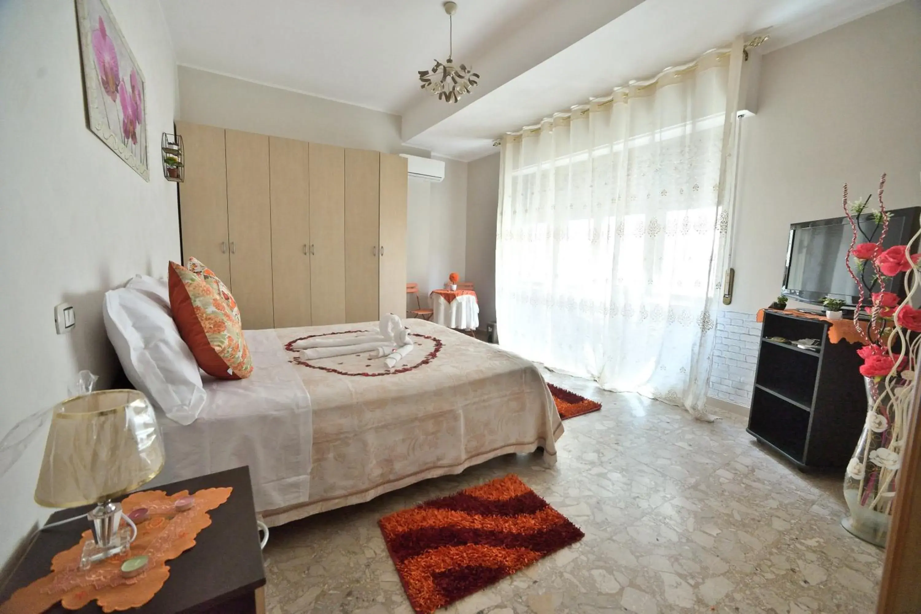 Double Room with Private Bathroom in Affittacamere SOGNI D'ORO Double Room with Private Bathroom in Affittacamere SOGNI D'ORO