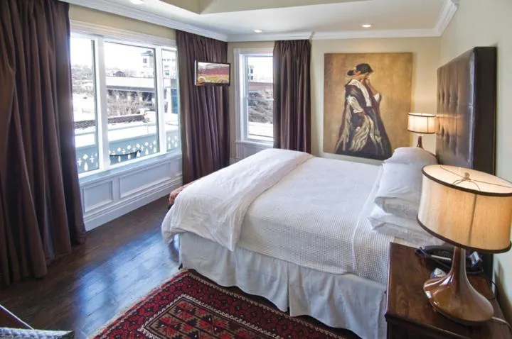 Superior King Room in Dickson Street Inn