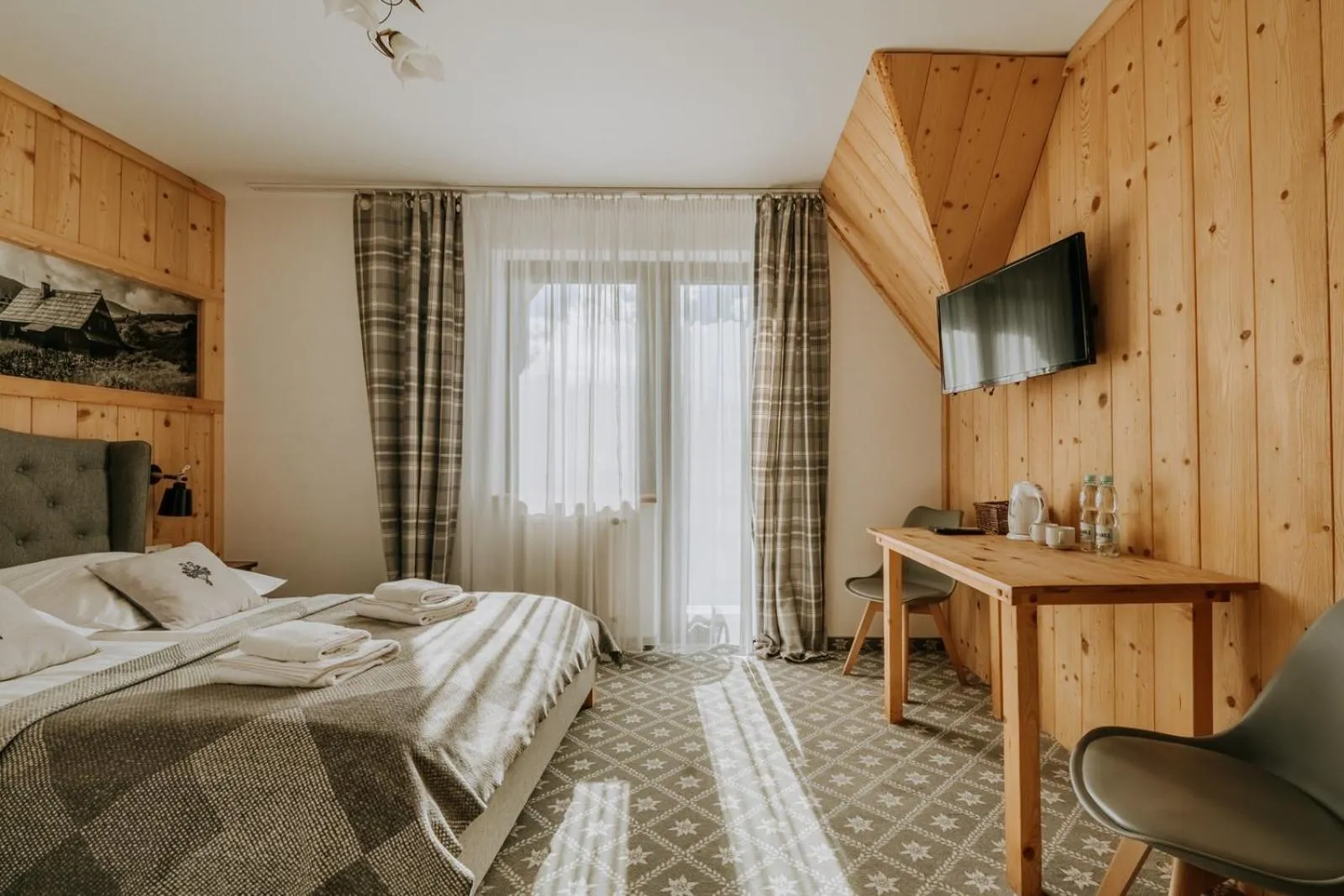 Communal lounge/ TV room, Bed in Willa Swoboda Garden Spa