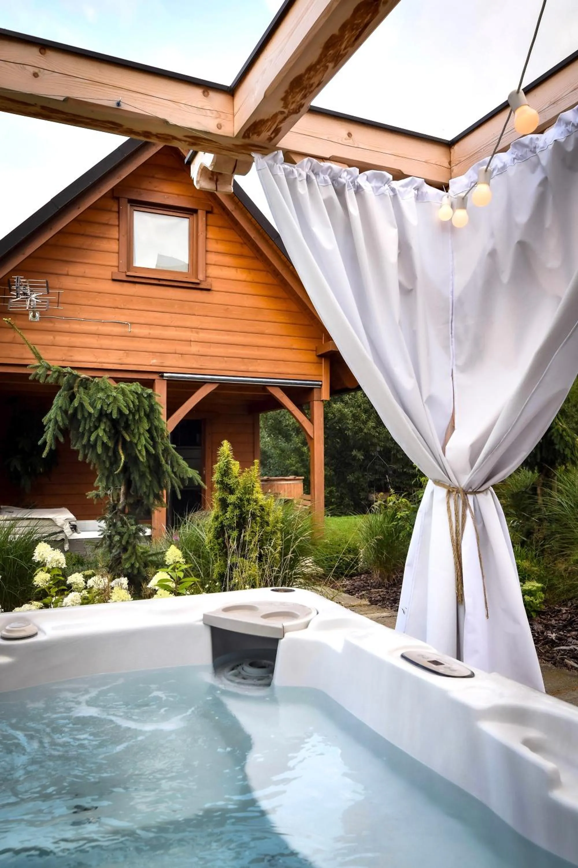 Hot Tub in Willa Swoboda Garden Spa