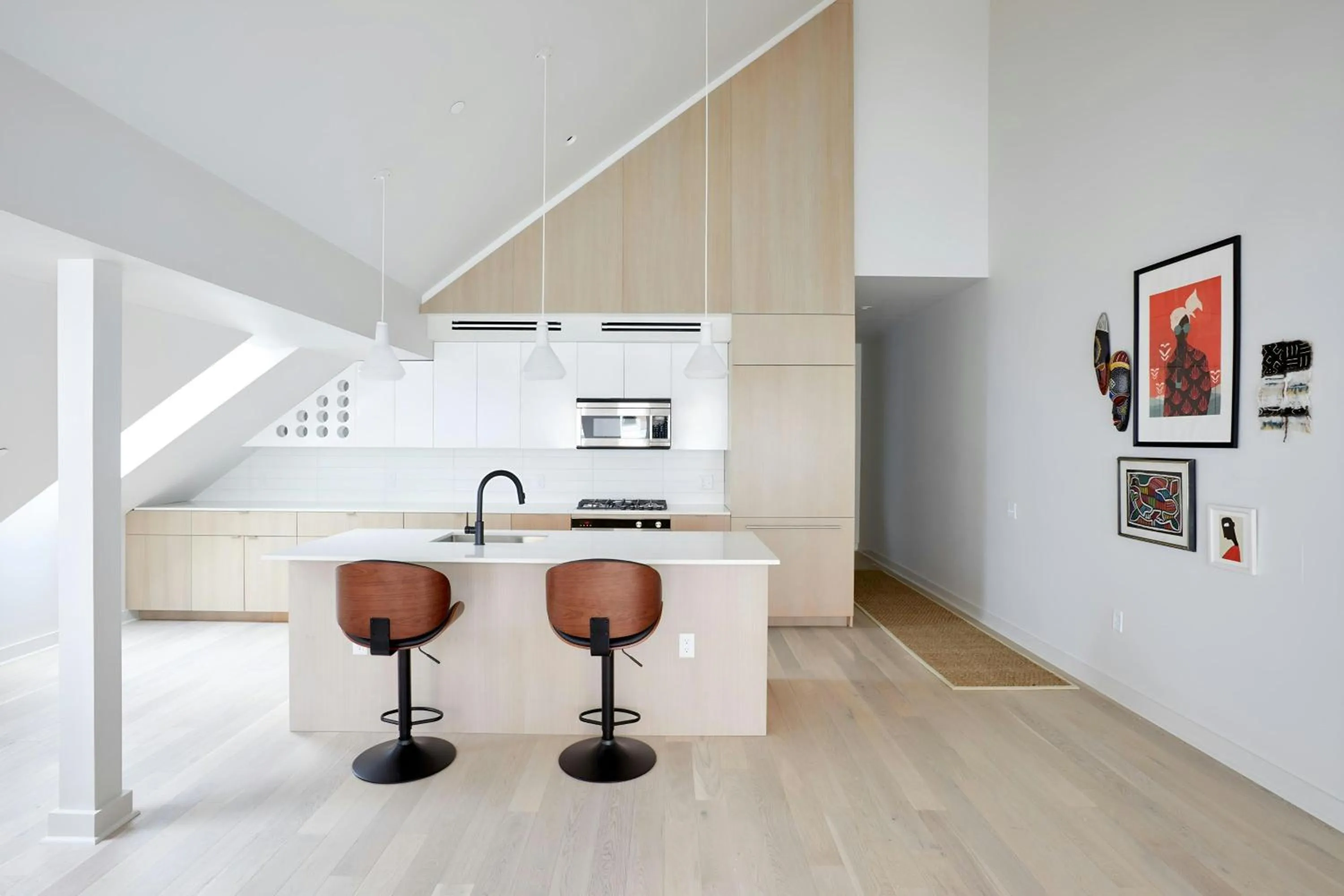 Kitchen or kitchenette in Sonder by Marriott Bonvoy Gravier Place Apartments Medical