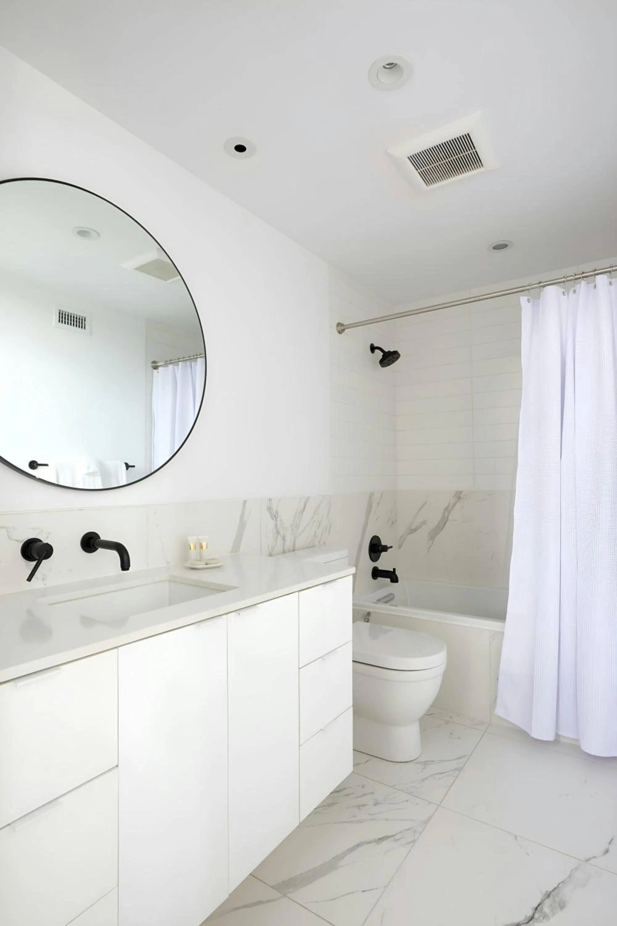 Bathroom in Sonder by Marriott Bonvoy Gravier Place Apartments Medical