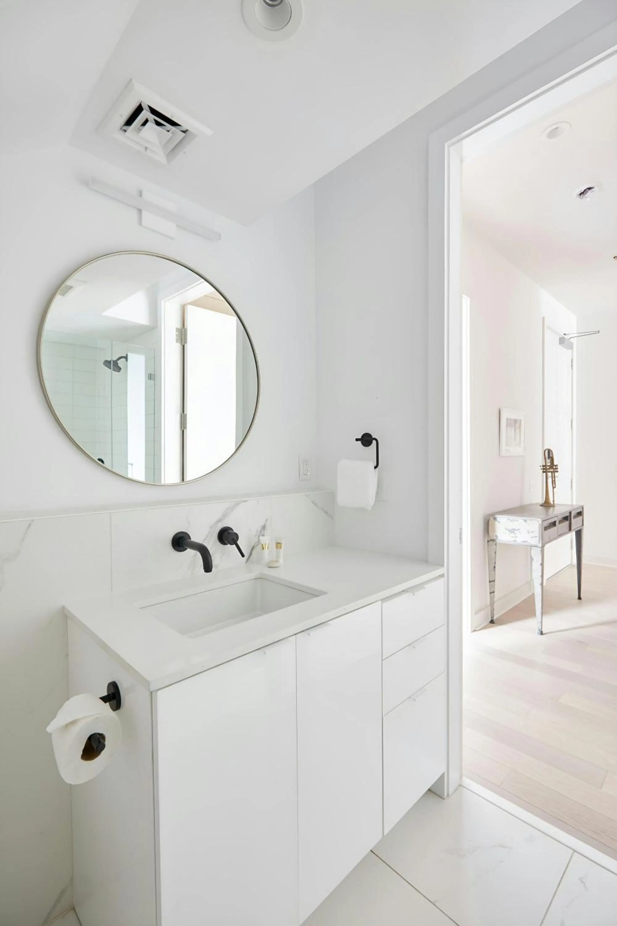 Bathroom in Sonder by Marriott Bonvoy Gravier Place Apartments Medical