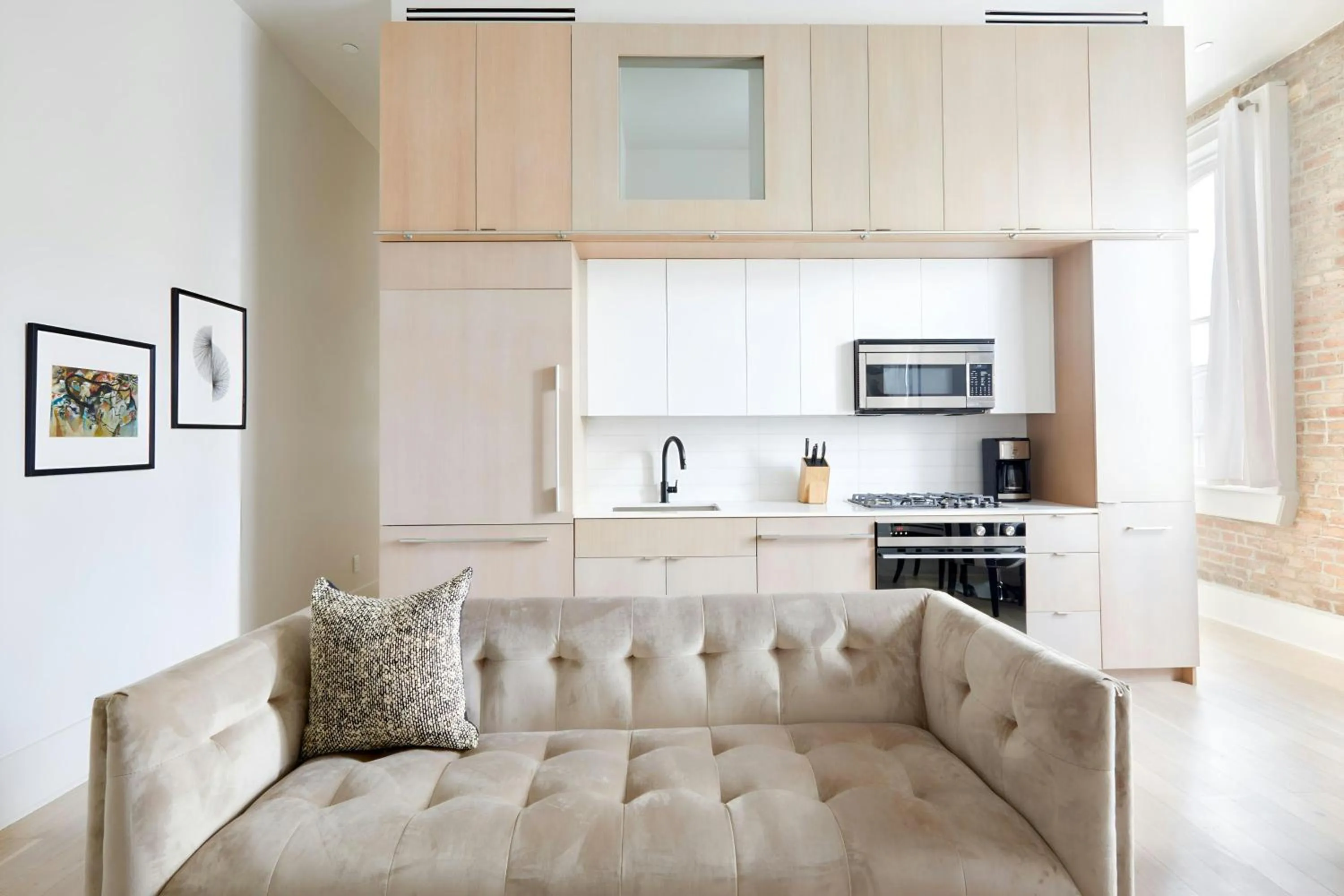 Living room in Sonder by Marriott Bonvoy Gravier Place Apartments Medical