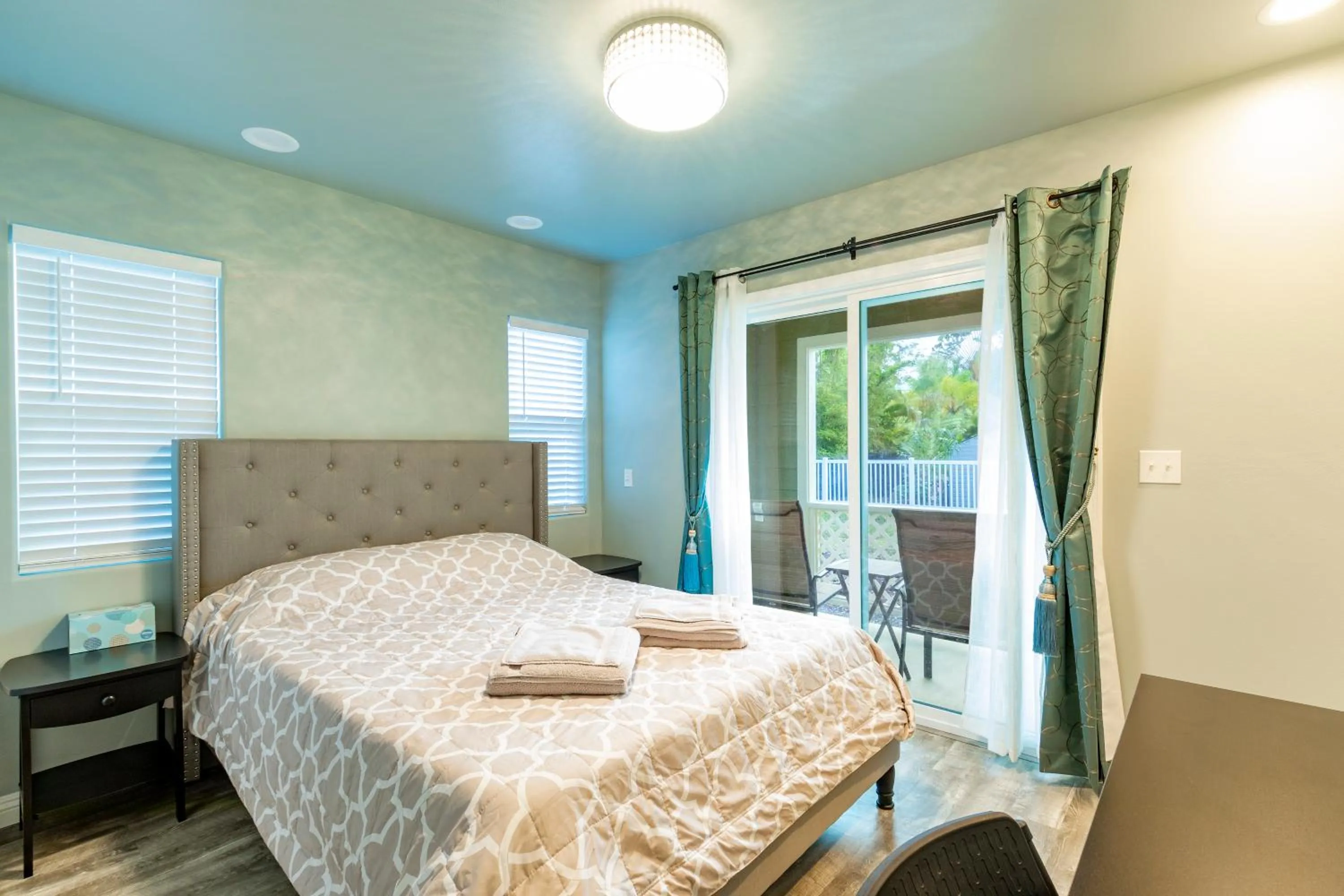 Bed in Ocean Breeze Inn