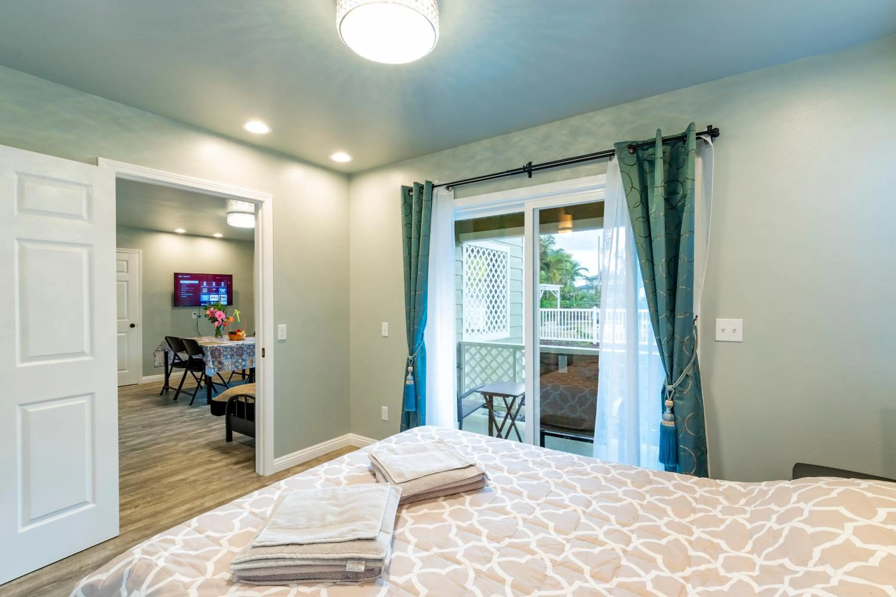 Bed in Ocean Breeze Inn