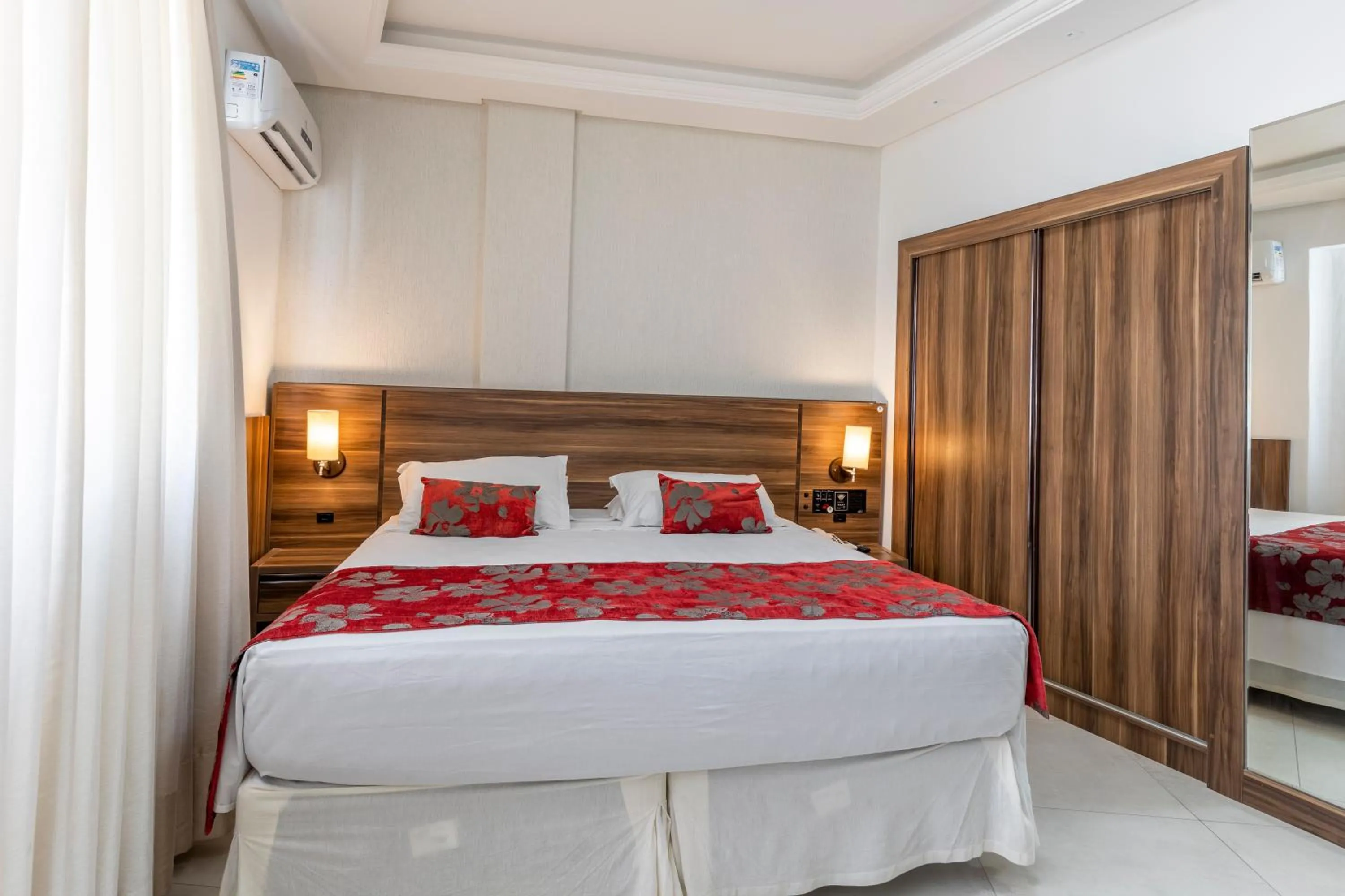 Bedroom, Bed in Hotel Ilha da Madeira