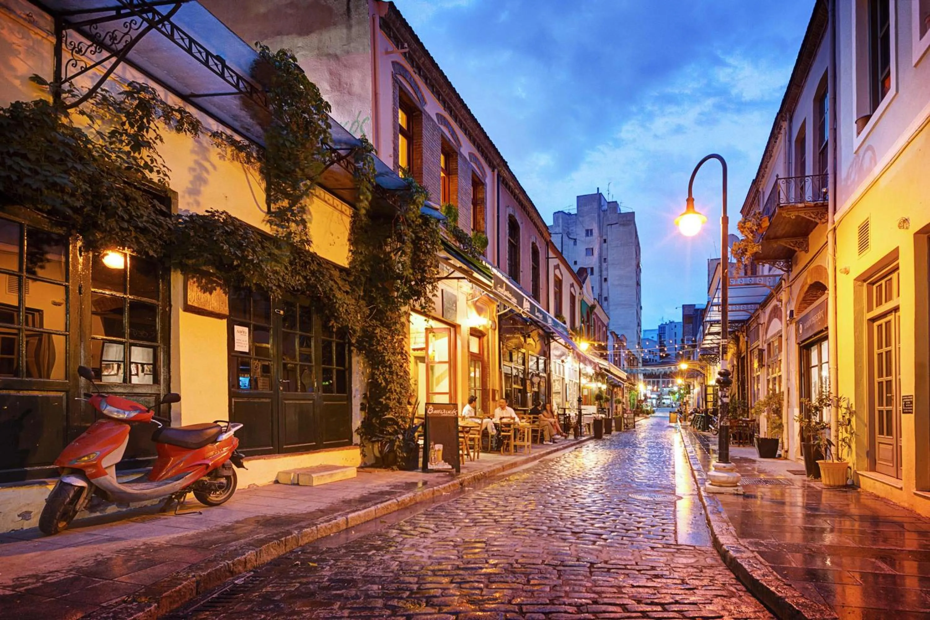 Area and facilities in Colors Ladadika Thessaloniki