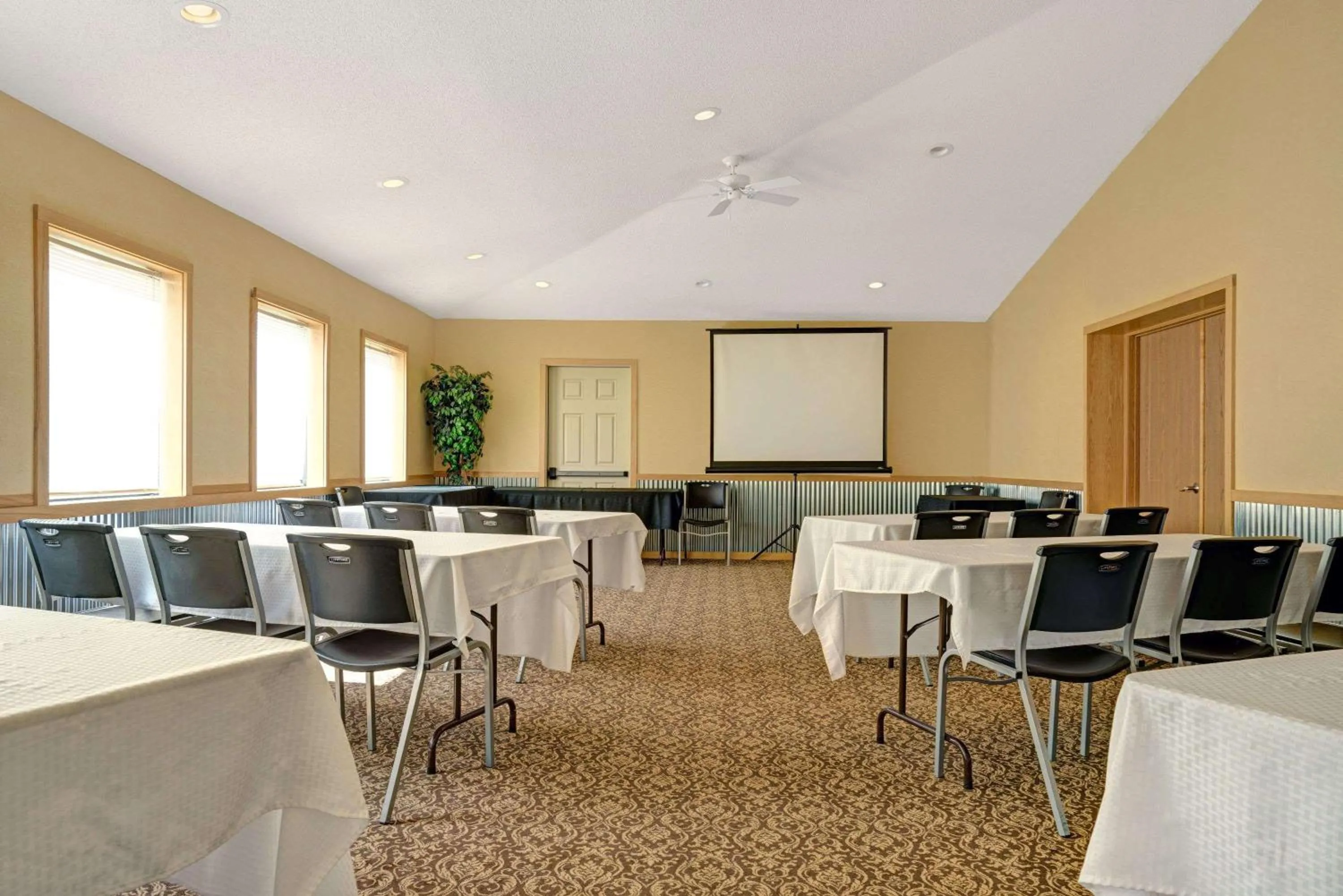 On site in Super 8 by Wyndham Monticello