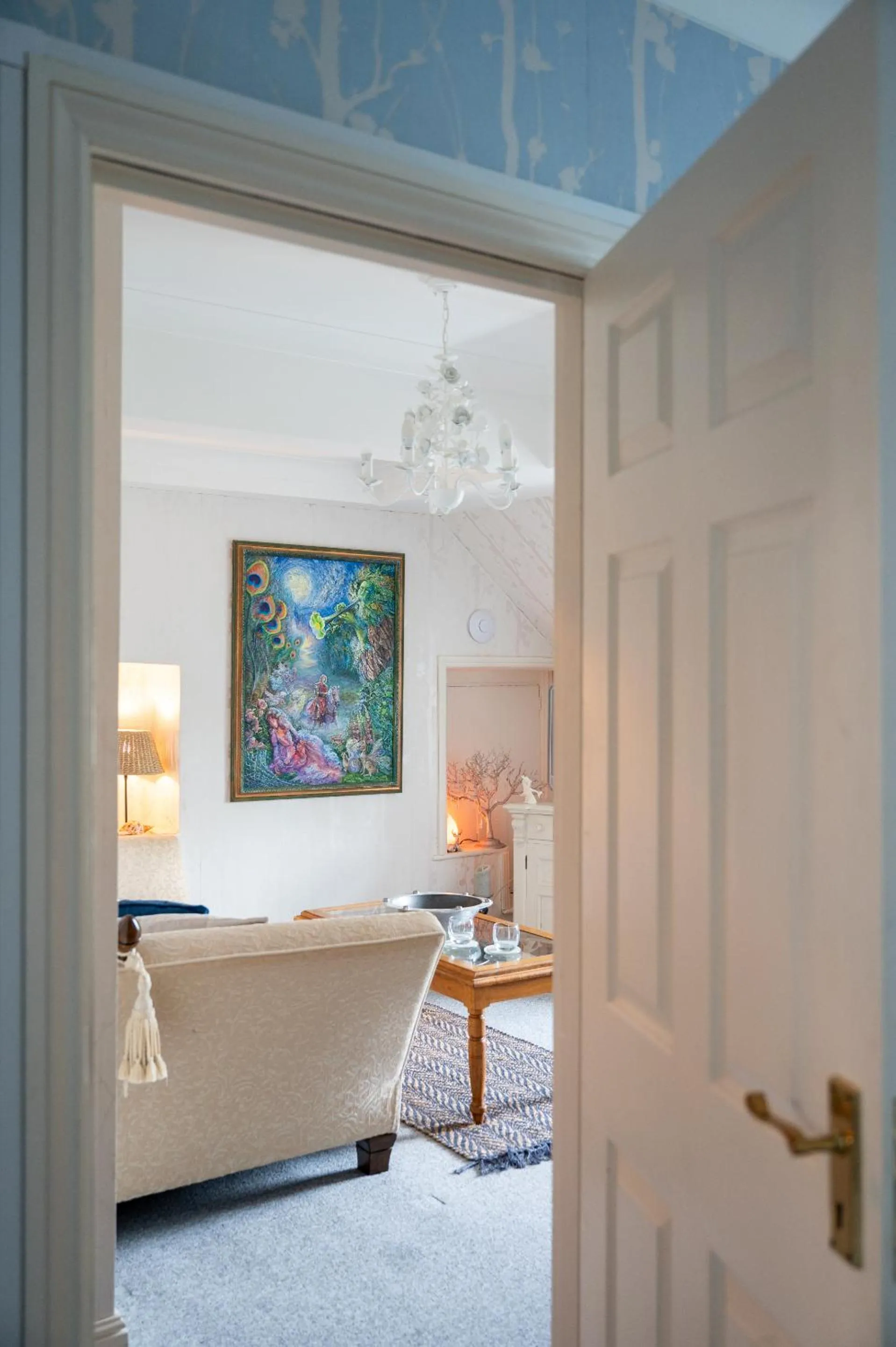 Living room, Bed in Enchanted Manor