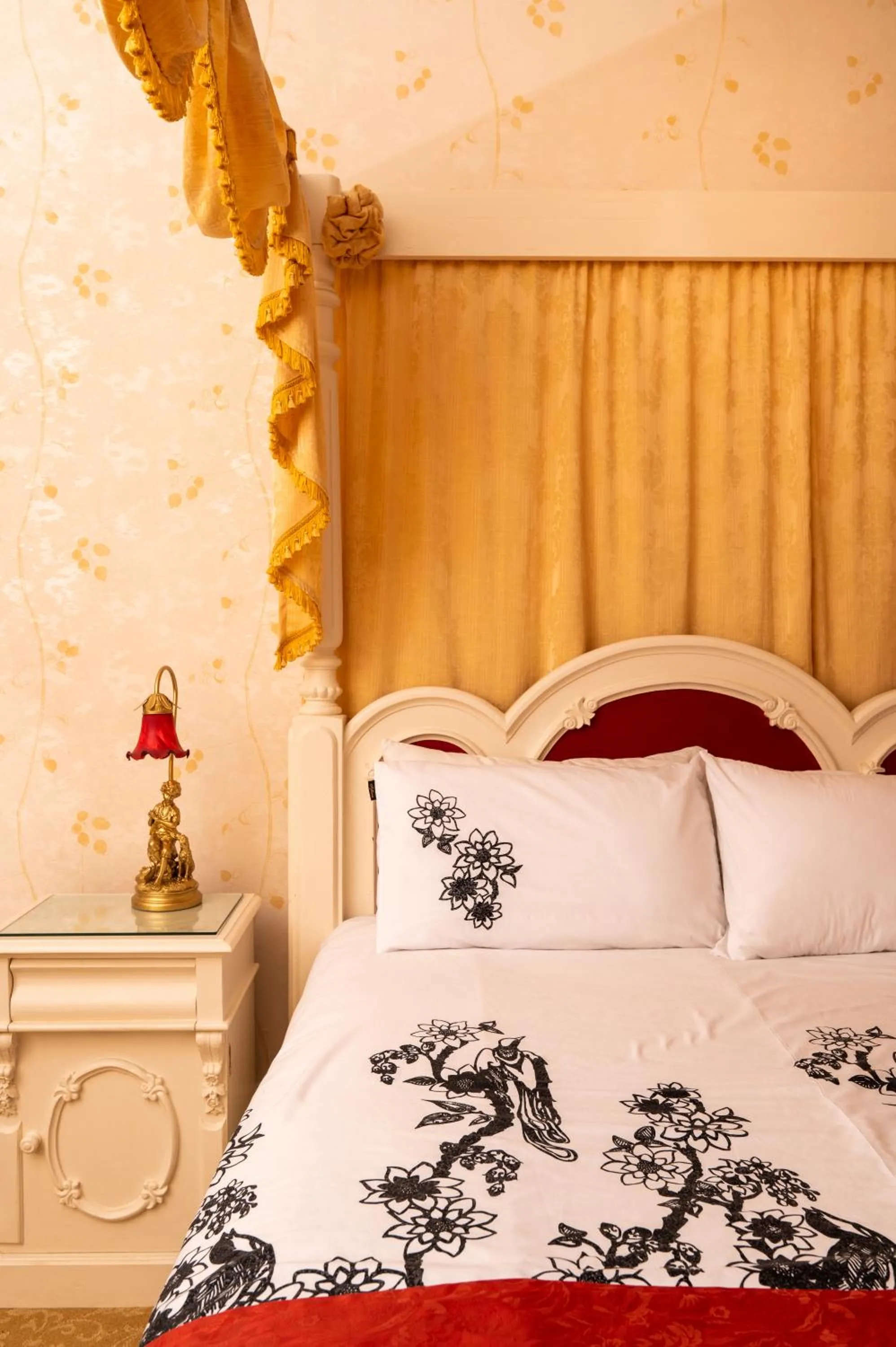 Bedroom, Bed in Enchanted Manor