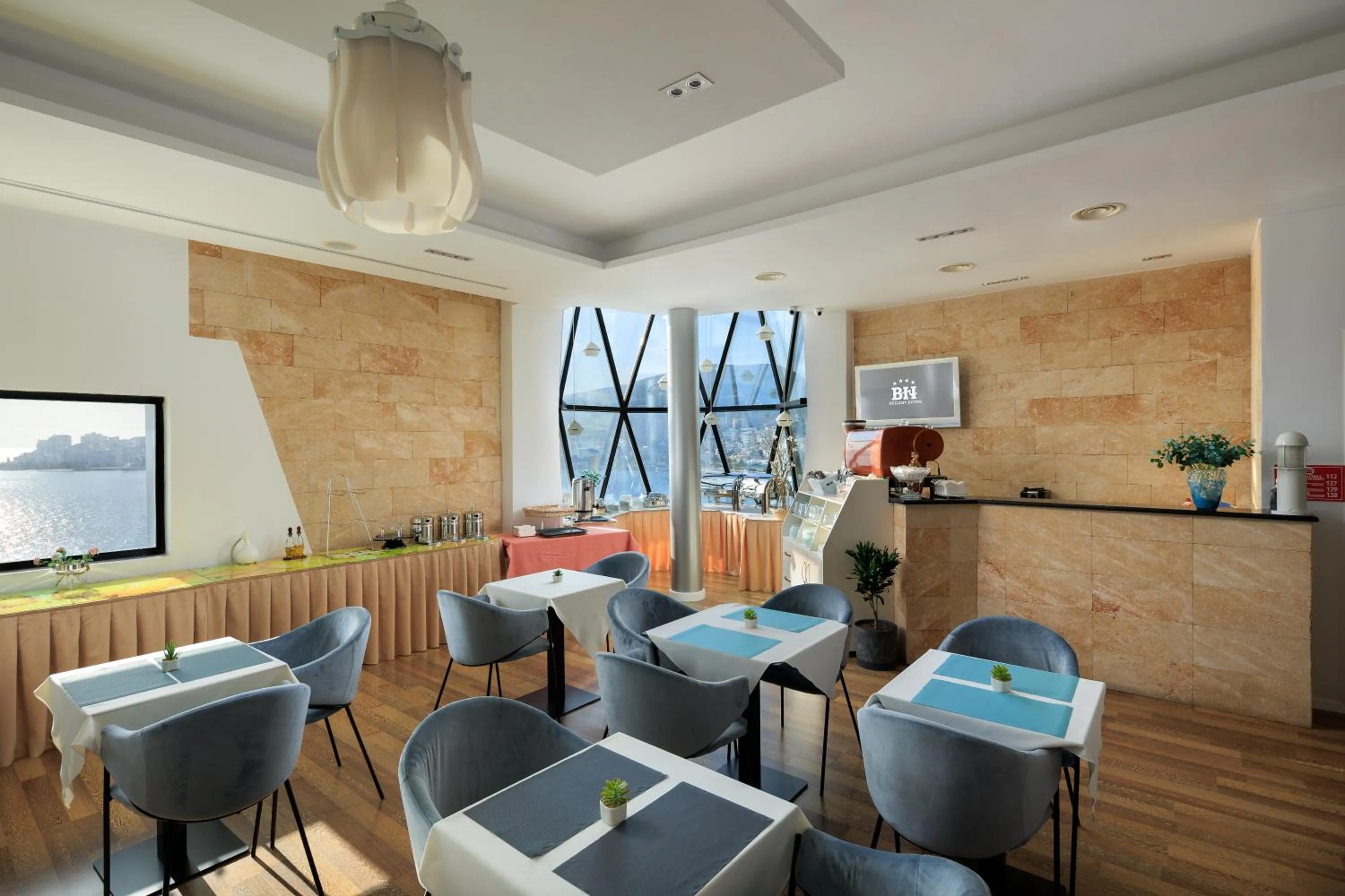 Restaurant/places to eat in Hotel Brilant Saranda