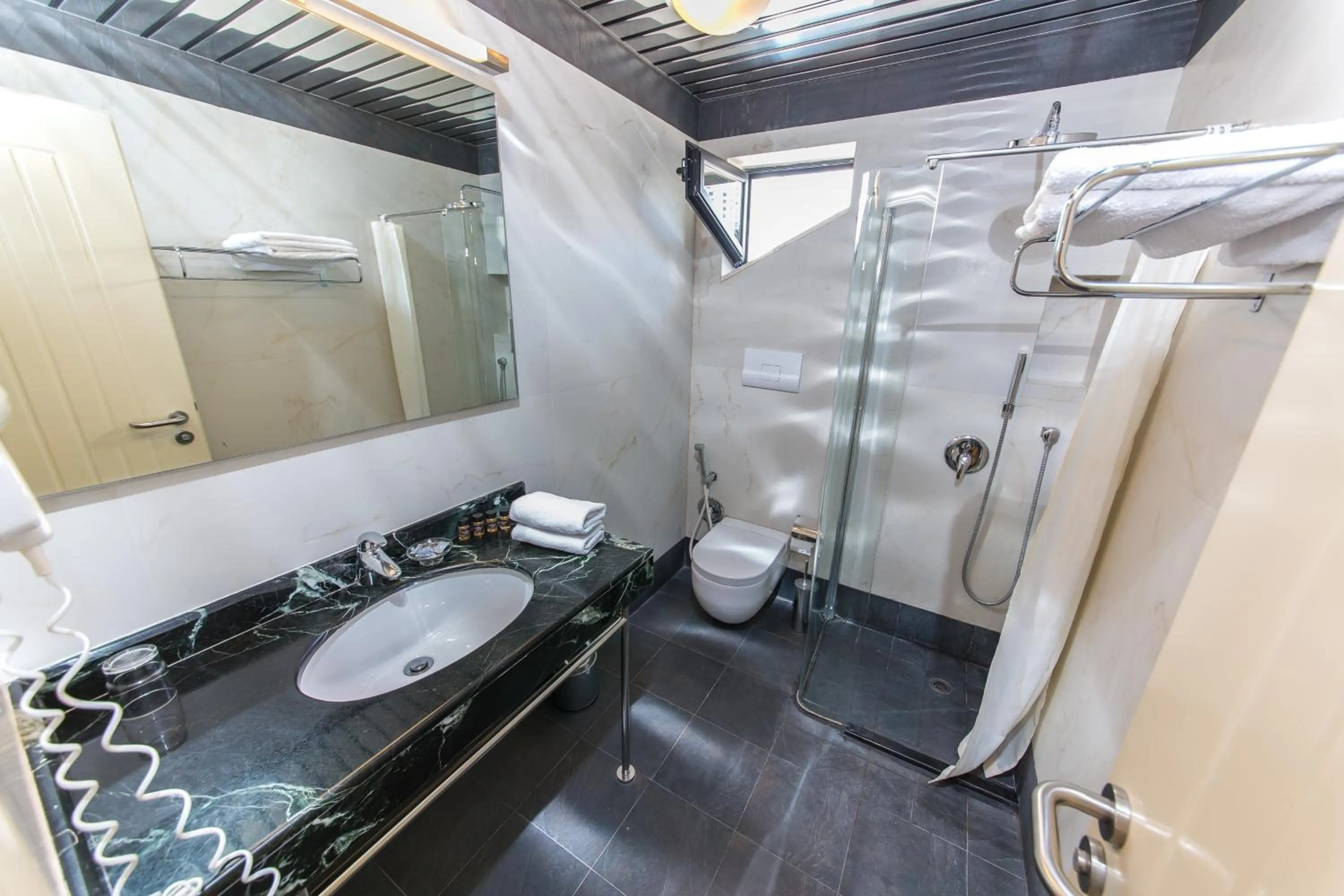 Bathroom in Hotel Brilant Saranda