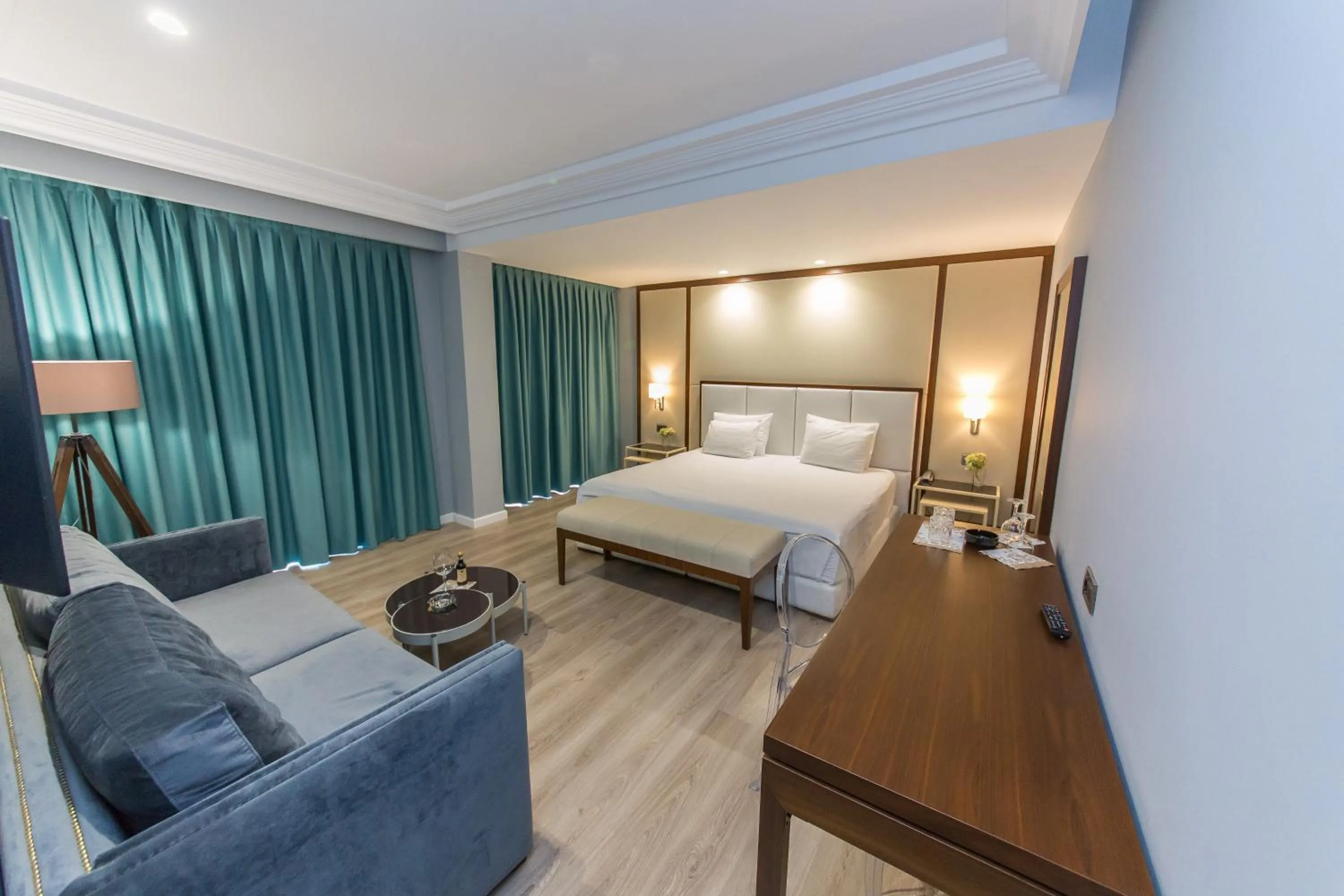 TV and multimedia, Bed in Hotel Brilant Saranda