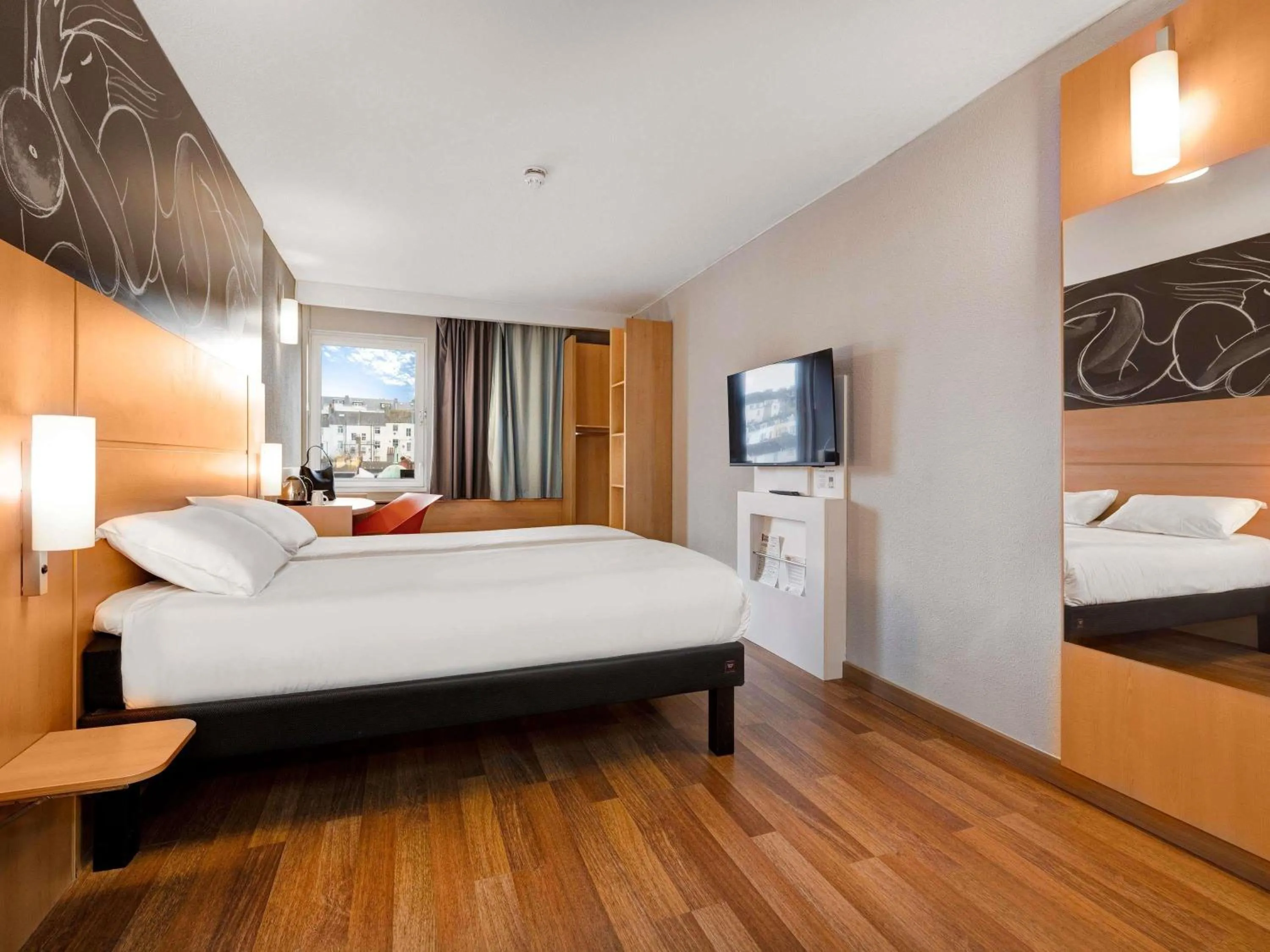 Bedroom, Bed in ibis Brighton City Centre - Station