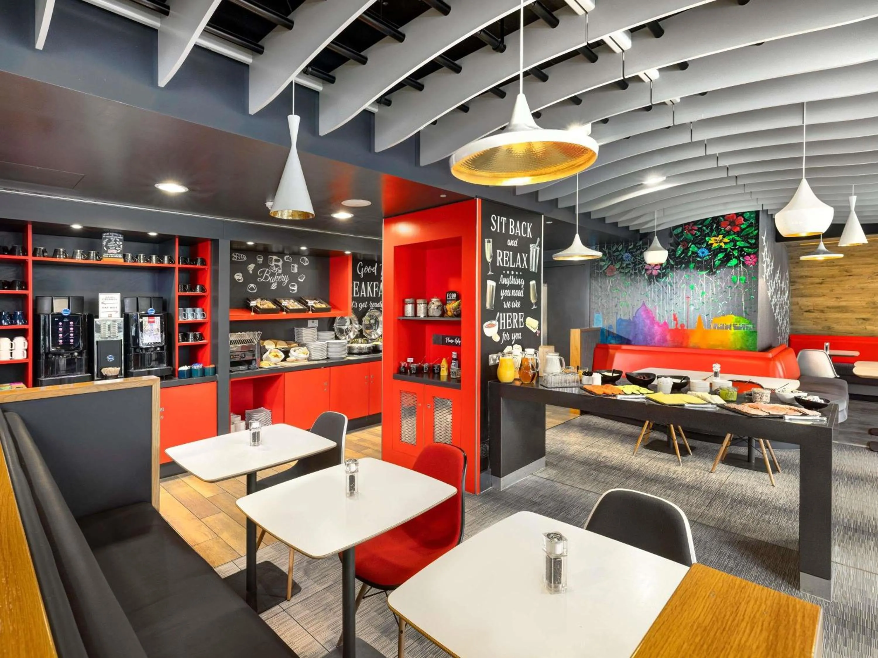 Restaurant/places to eat in ibis Brighton City Centre - Station