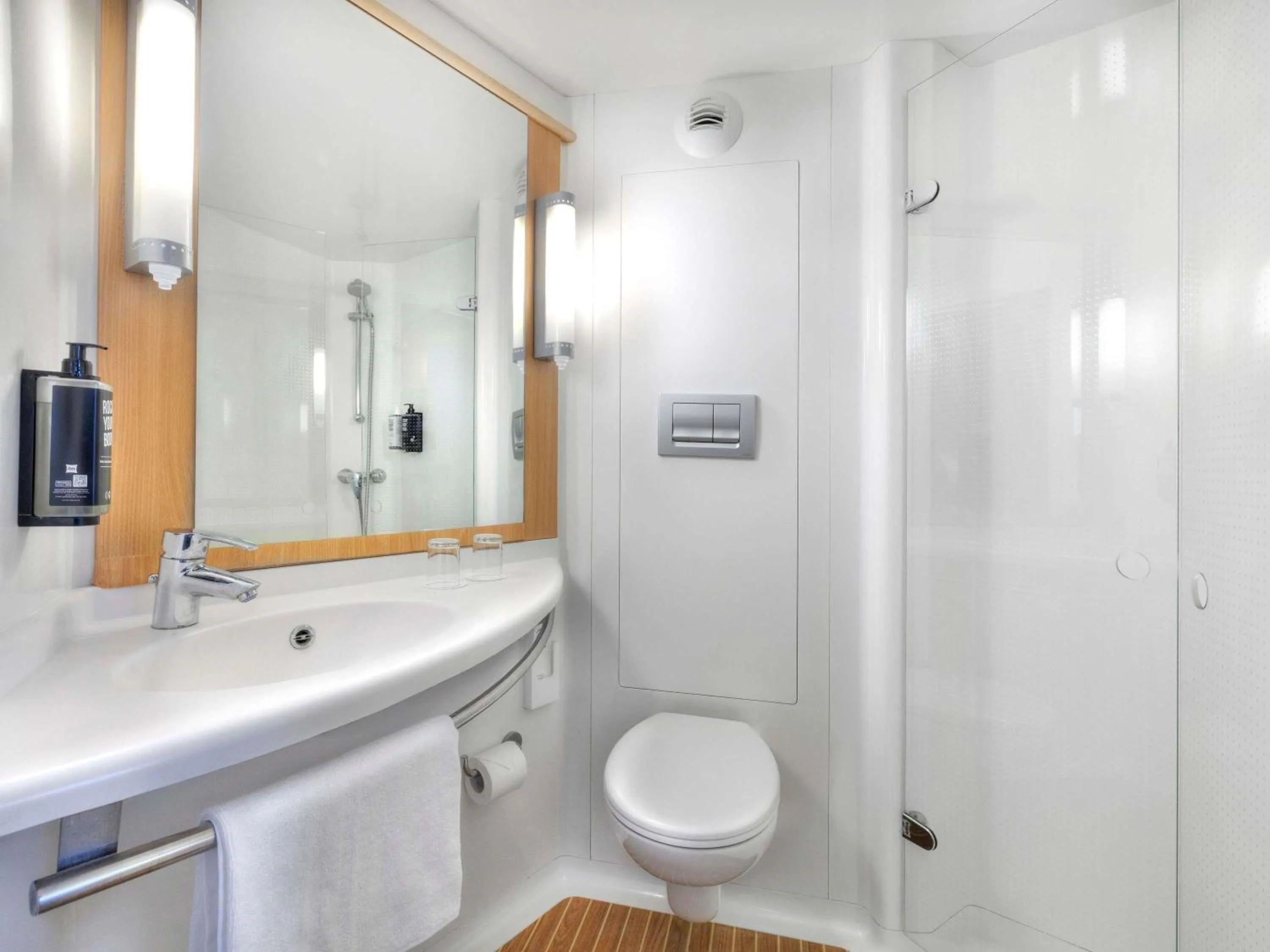 Bedroom in ibis Brighton City Centre - Station