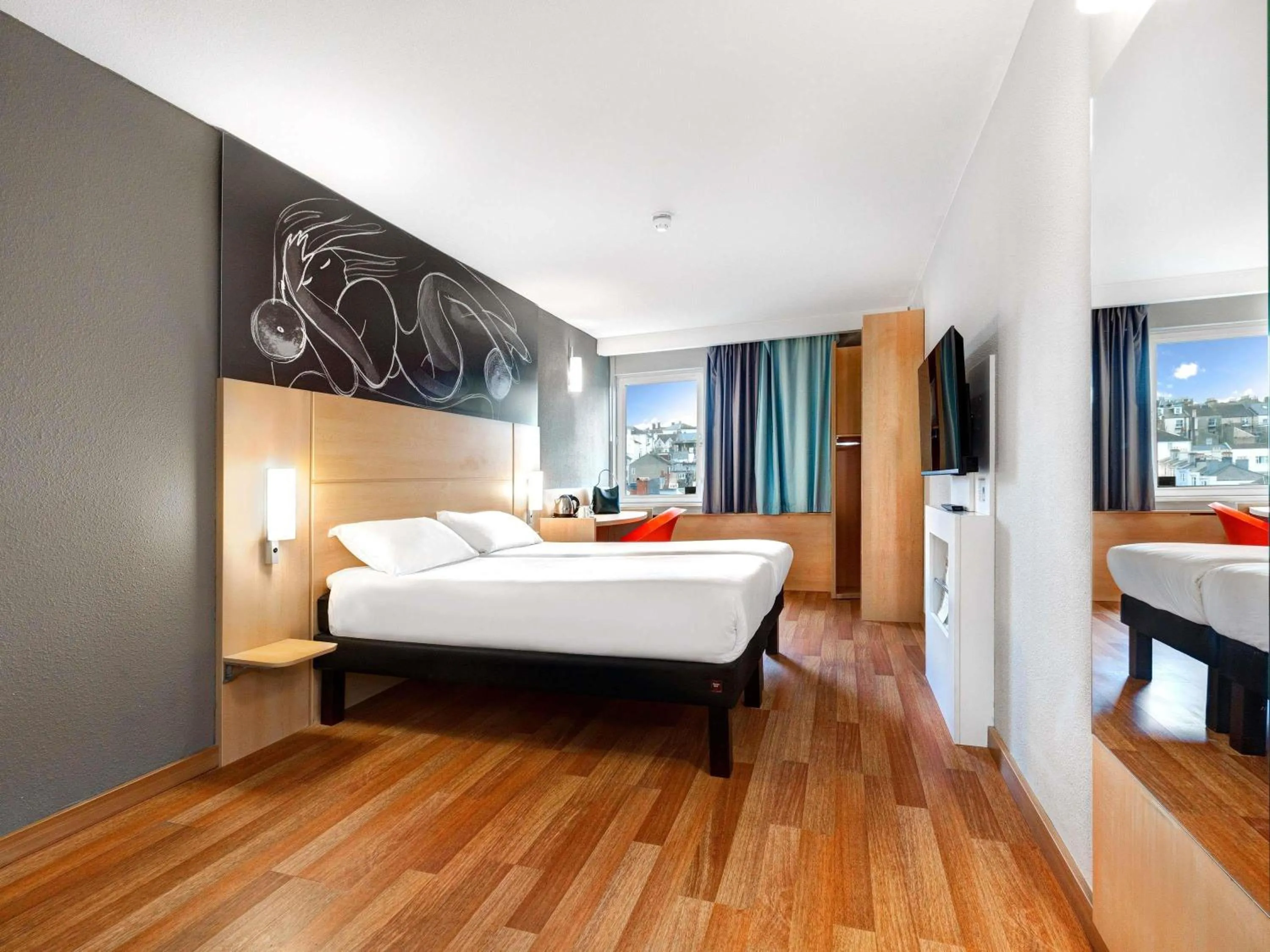 Bedroom, Bed in ibis Brighton City Centre - Station